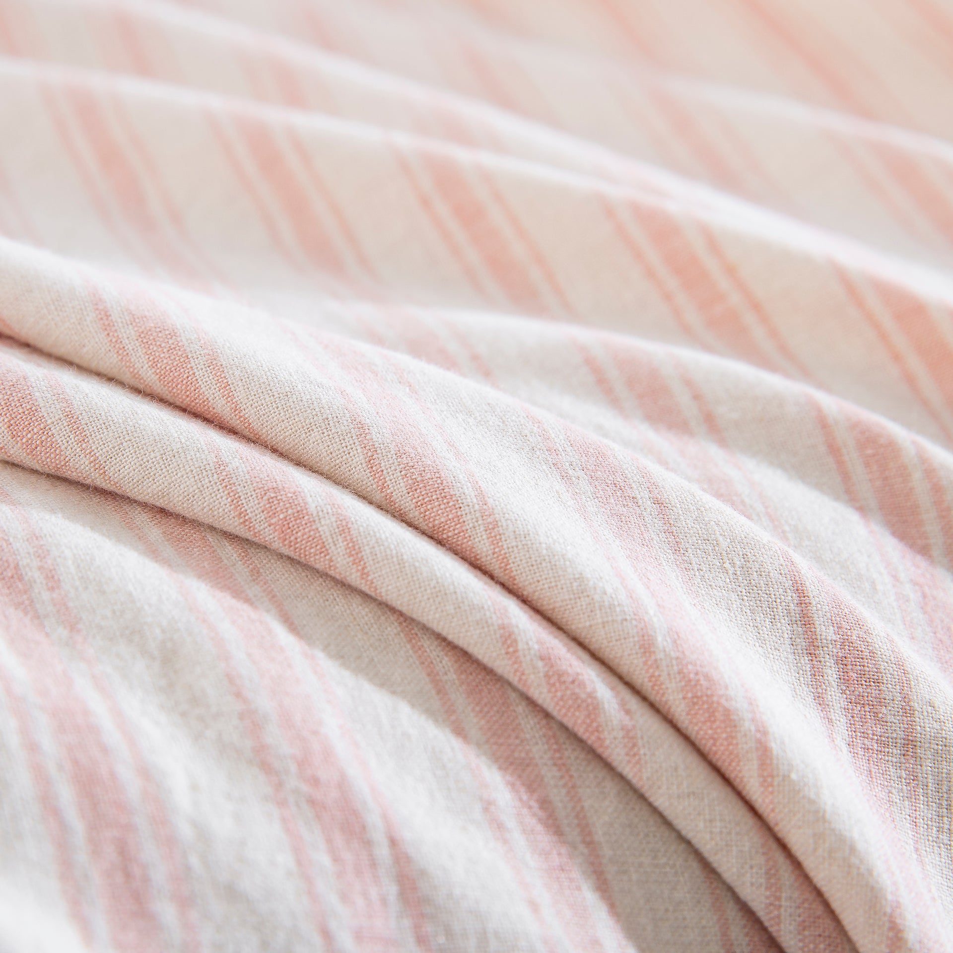 Tactile lived-in texture of the 55 percent European flax linen and 45 percent natural cotton blend - DAUAOTO