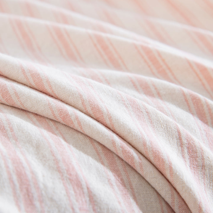 Tactile lived-in texture of the 55 percent European flax linen and 45 percent natural cotton blend - DAUAOTO