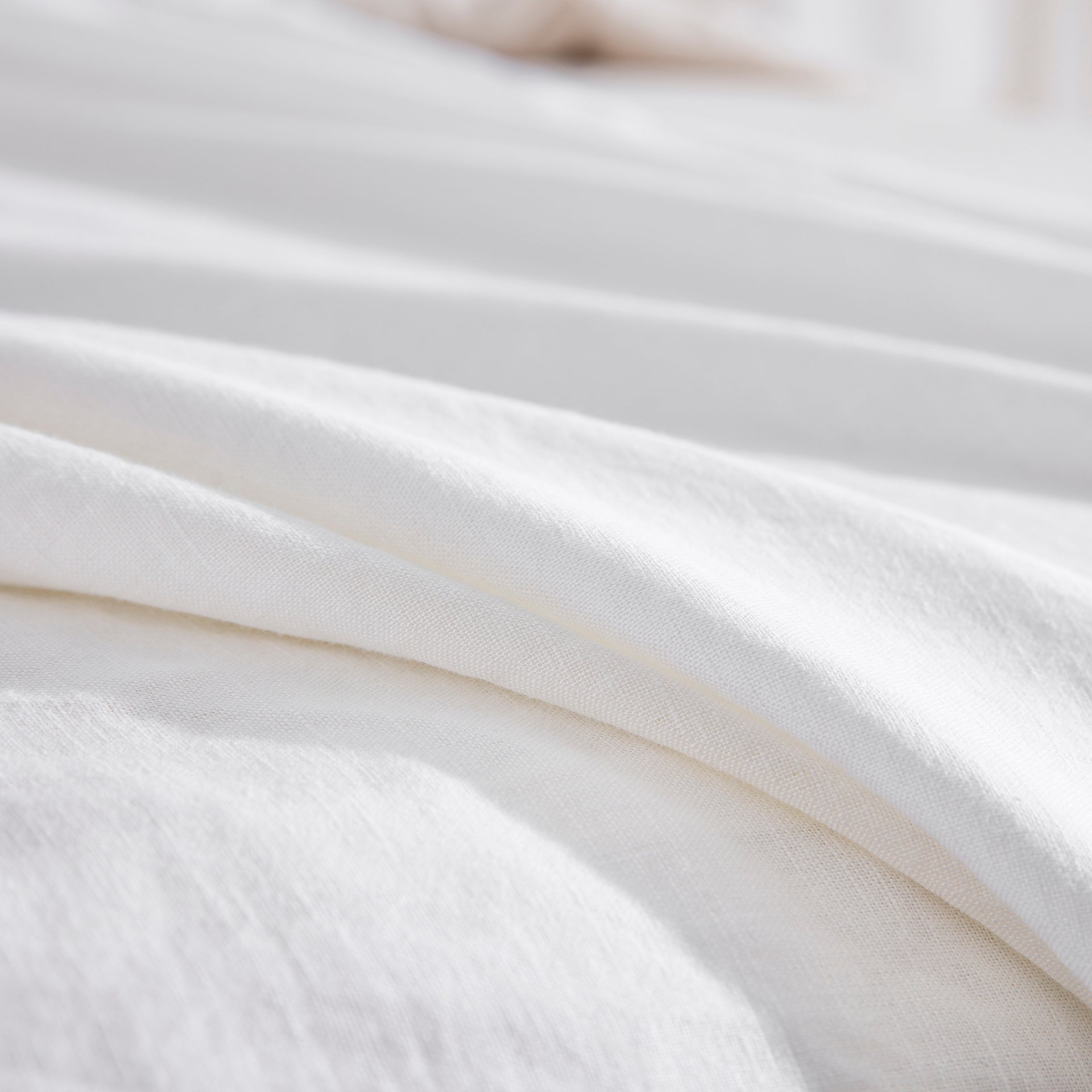 Close-up of the rustic texture and breathable blend of European flax linen and pure cotton - DAUAOTO