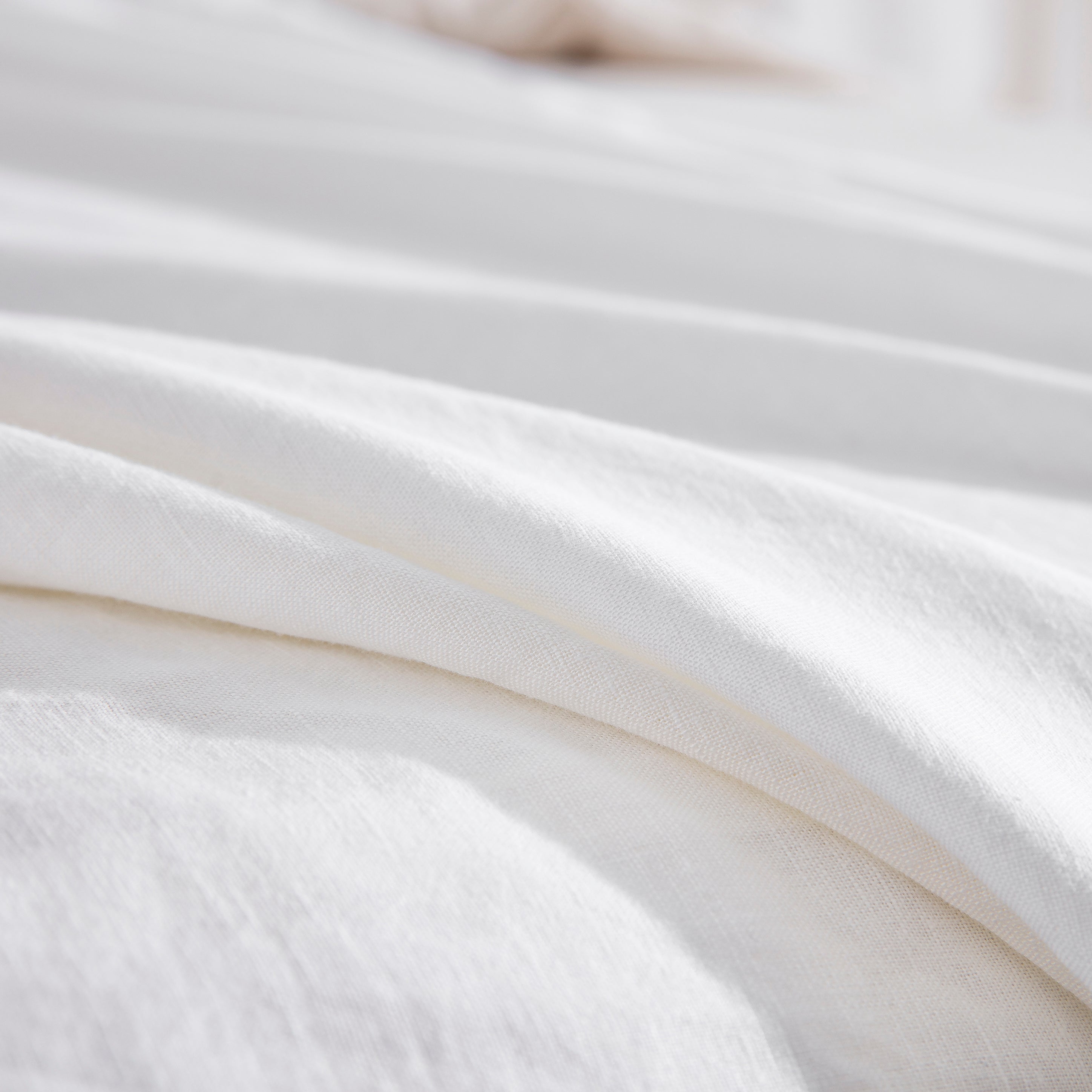 Close-up of the rustic texture and breathable blend of European flax linen and pure cotton - DAUAOTO