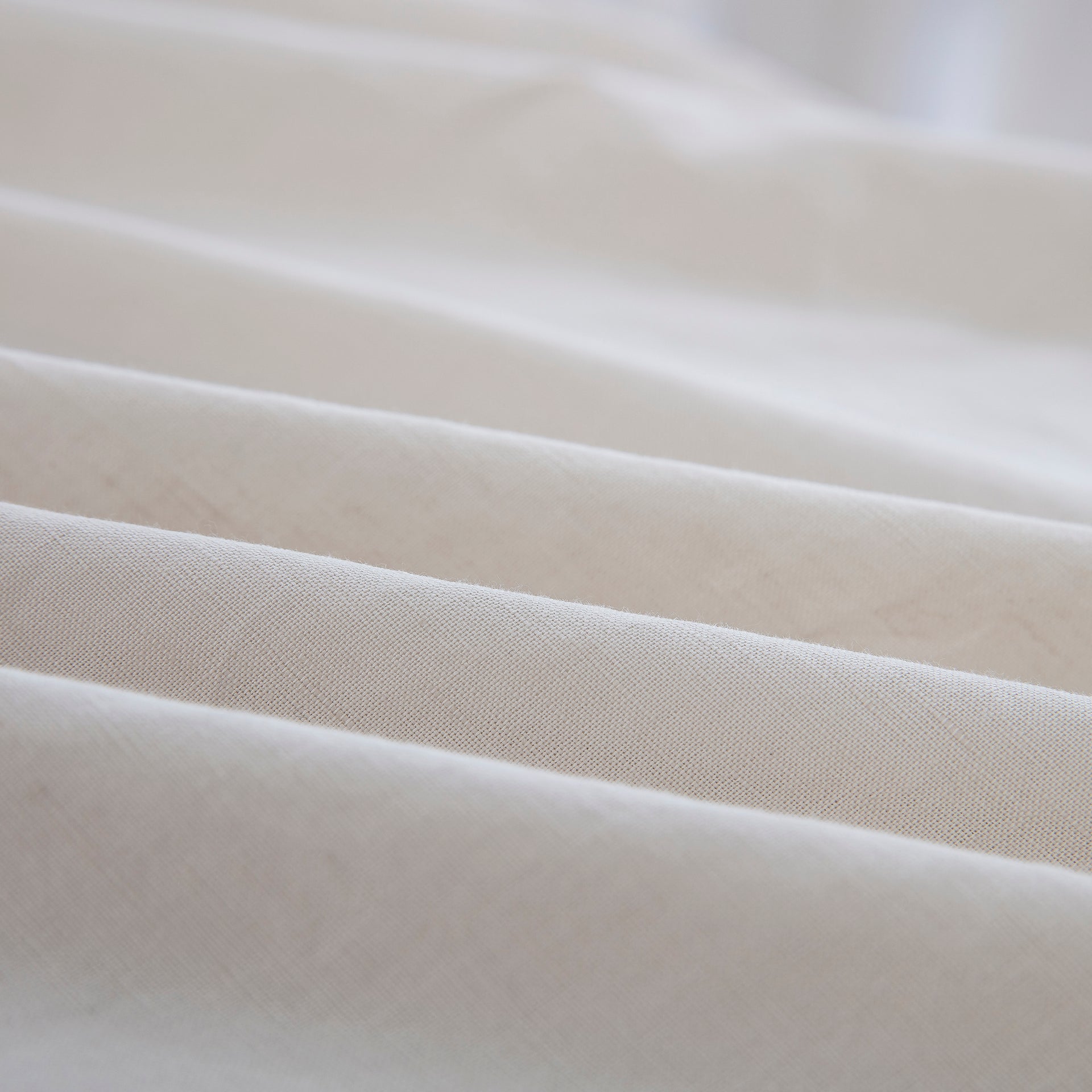 Close-up of the highly breathable 55% European flax linen and 45% natural cotton blend fabric in an earthy oatmeal hue - DAUAOTO
