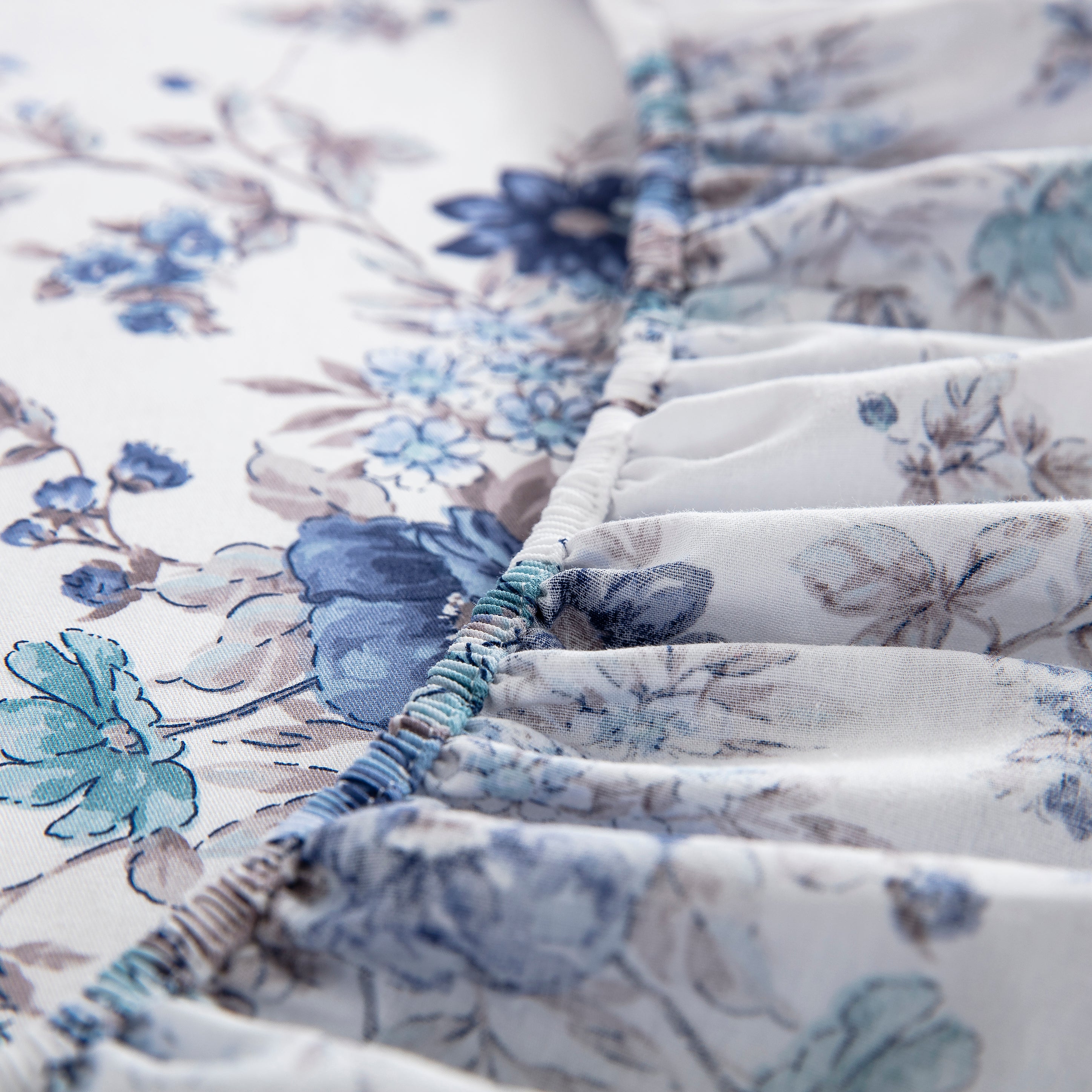 Fully elasticized blue chintz fitted sheet with a durable stretch design to fit mattresses up to 14 inches deep - DAUAOTO
