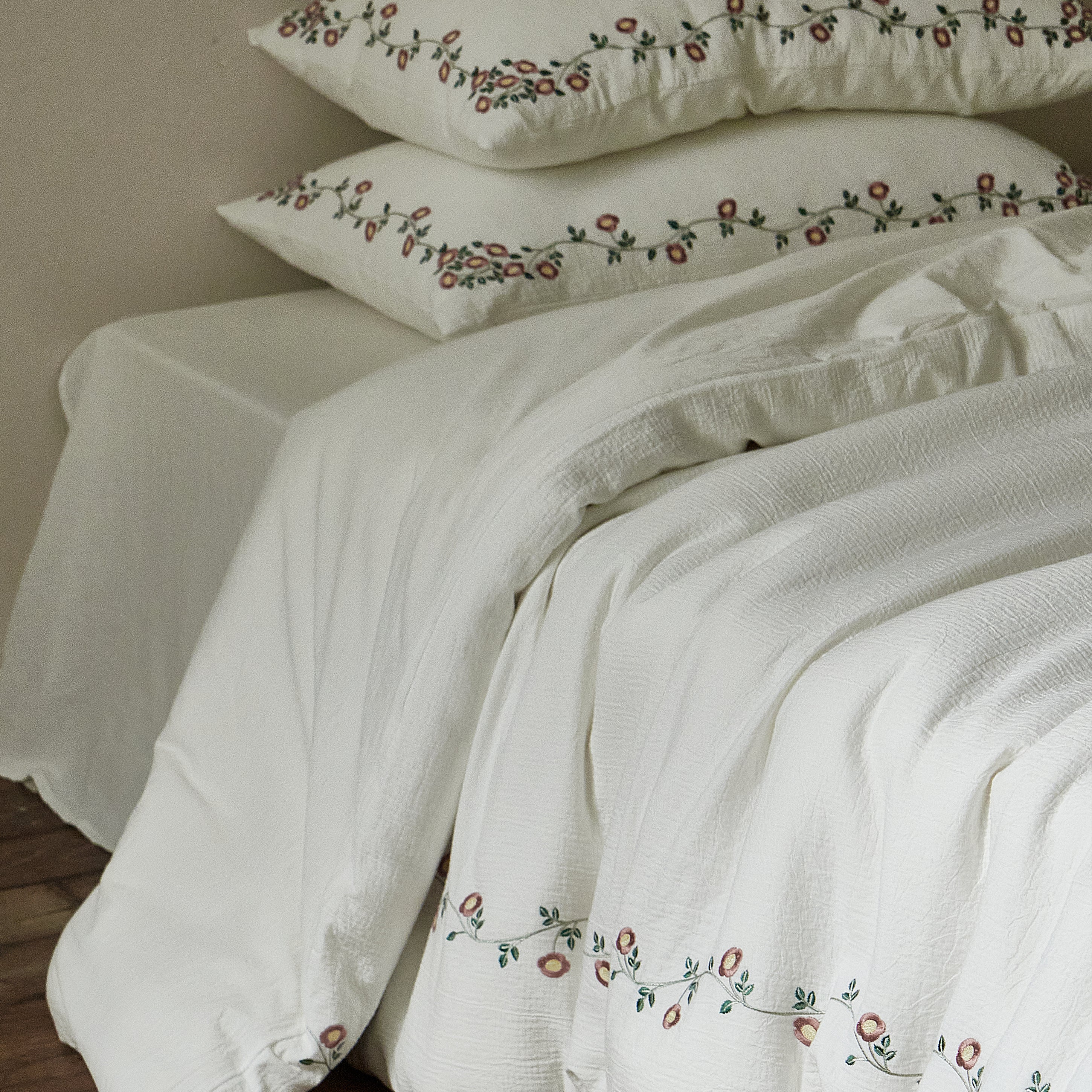 Briar Bloom Embroidered Cotton Duvet Cover Set | DAUAOTO