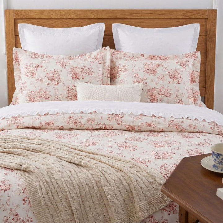 Bring warmth and tranquility to a classic country cottage bedroom with the breathable blush floral cotton duvet cover - DAUAOTO