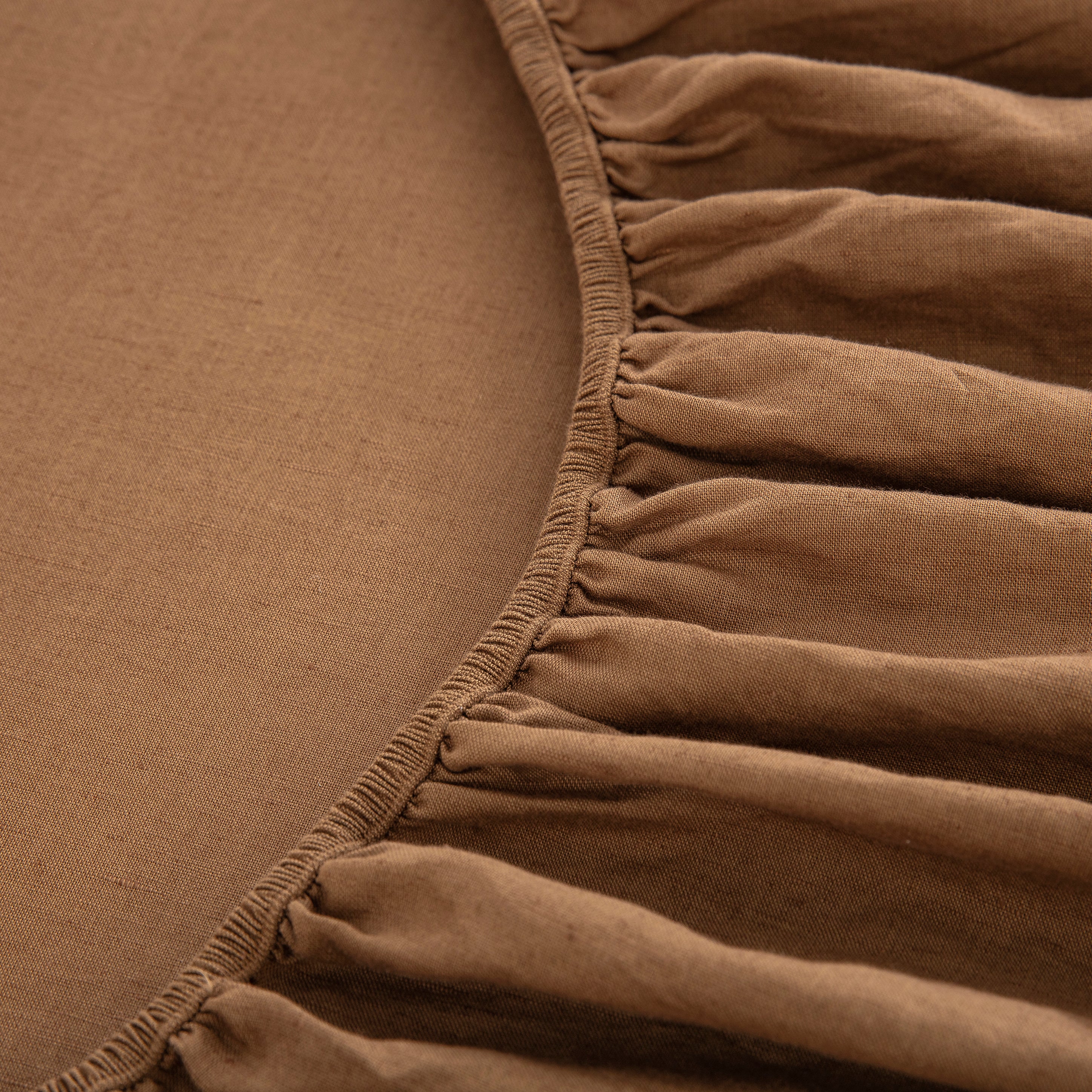 Fully elasticized cognac brown fitted sheet with durable full-wrap stretch fitting mattresses up to 14-16 inches deep - DAUAOTO