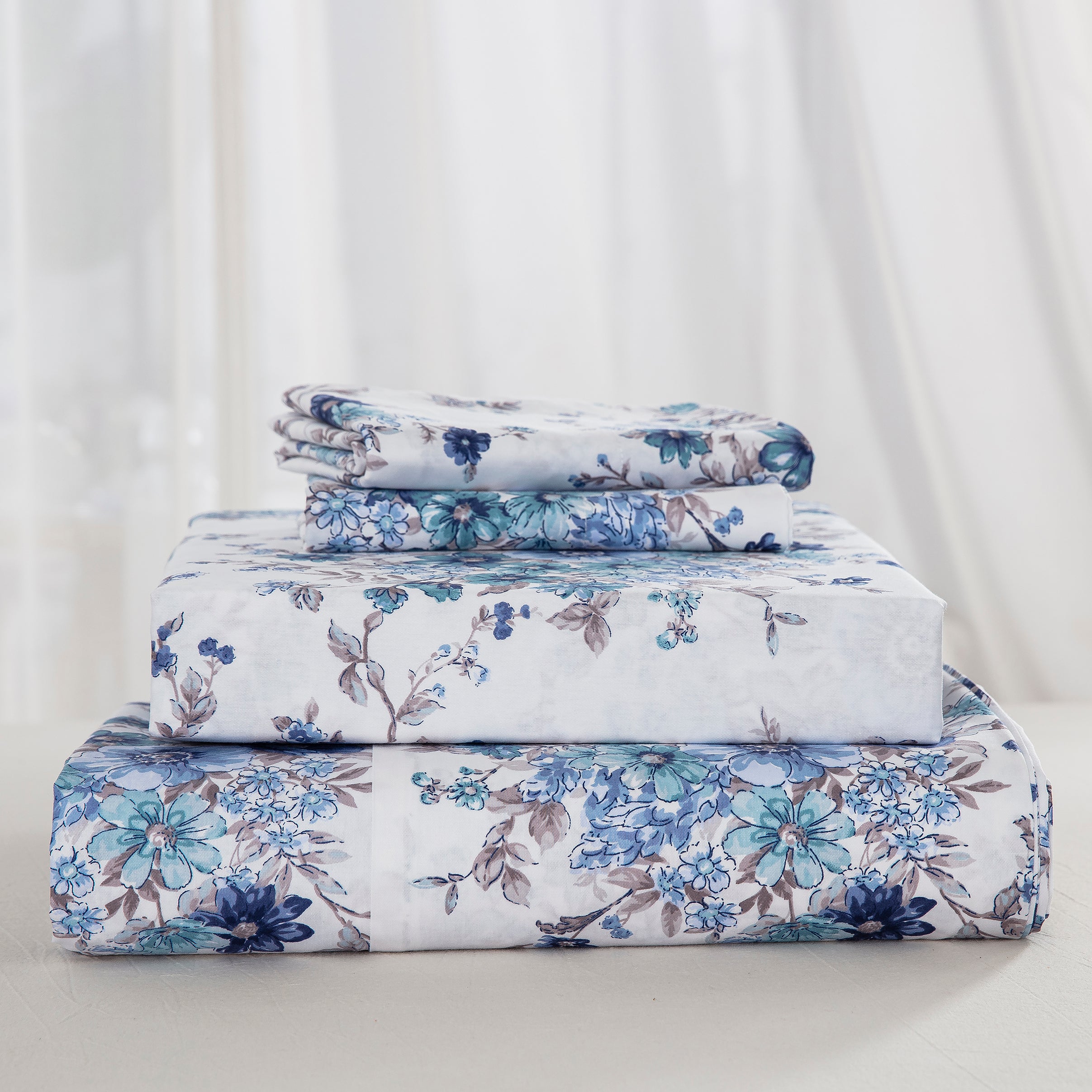 Complete blue chintz bedding ensemble including a beautifully draped flat sheet, fitted sheet, and matching pillowcases - DAUAOTO