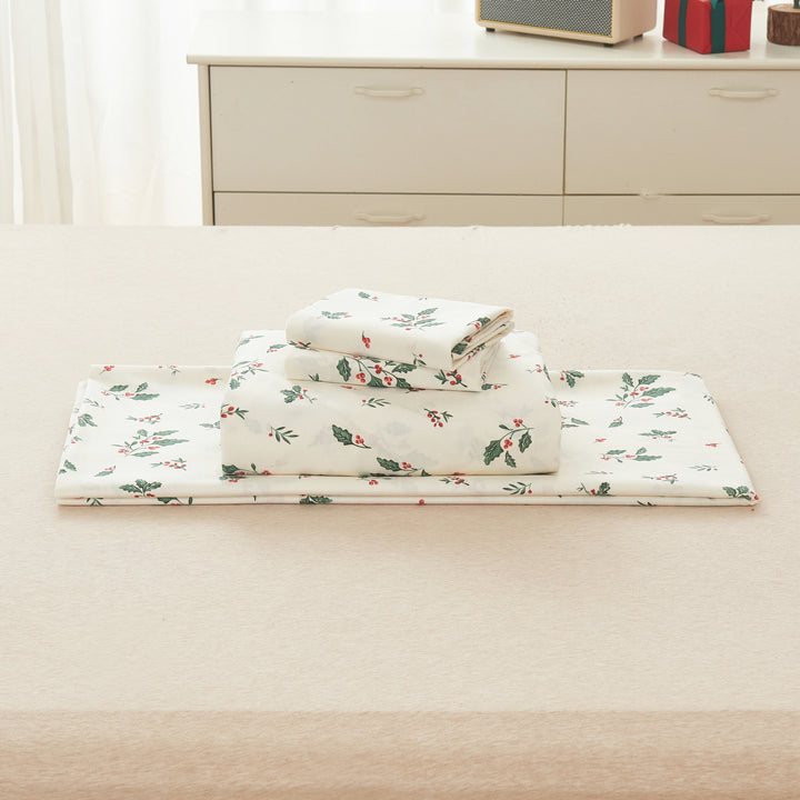 Complete holiday bedding ensemble including flat sheet, fitted sheet, and matching holly berry pillowcases - DAUAOTO