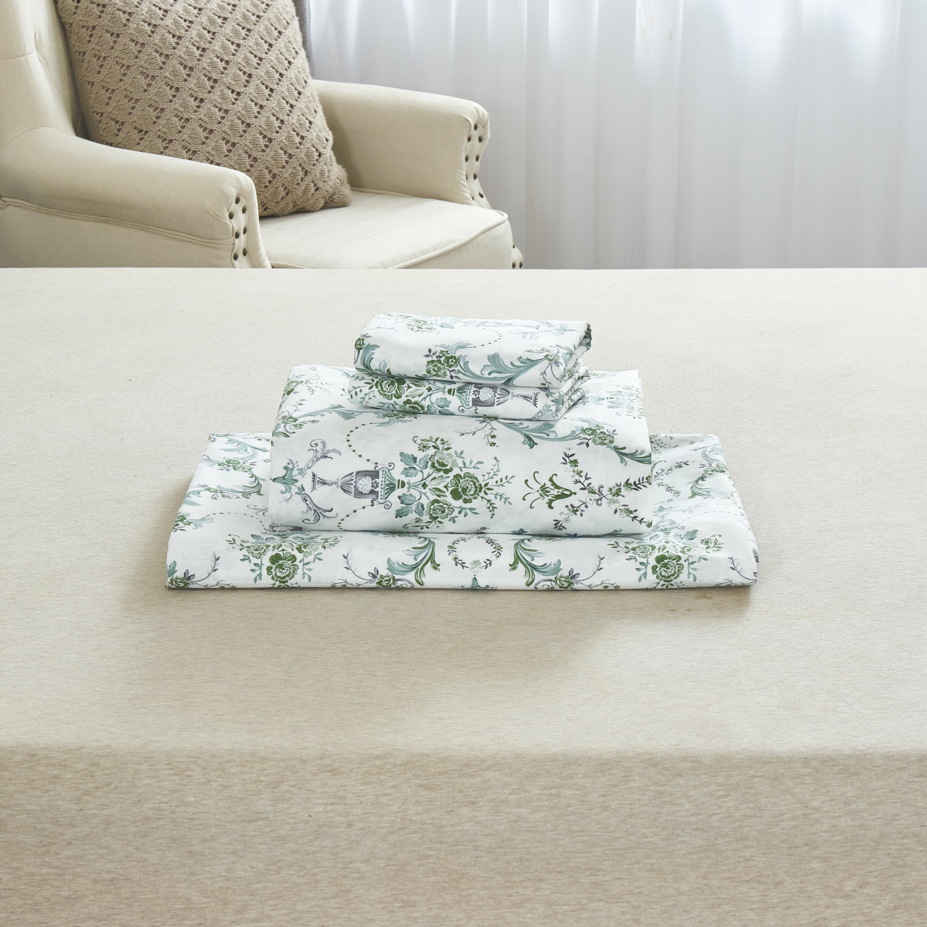 Complete green damask bedding ensemble neatly folded including flat sheet, fitted sheet, and matching pillowcases - DAUAOTO