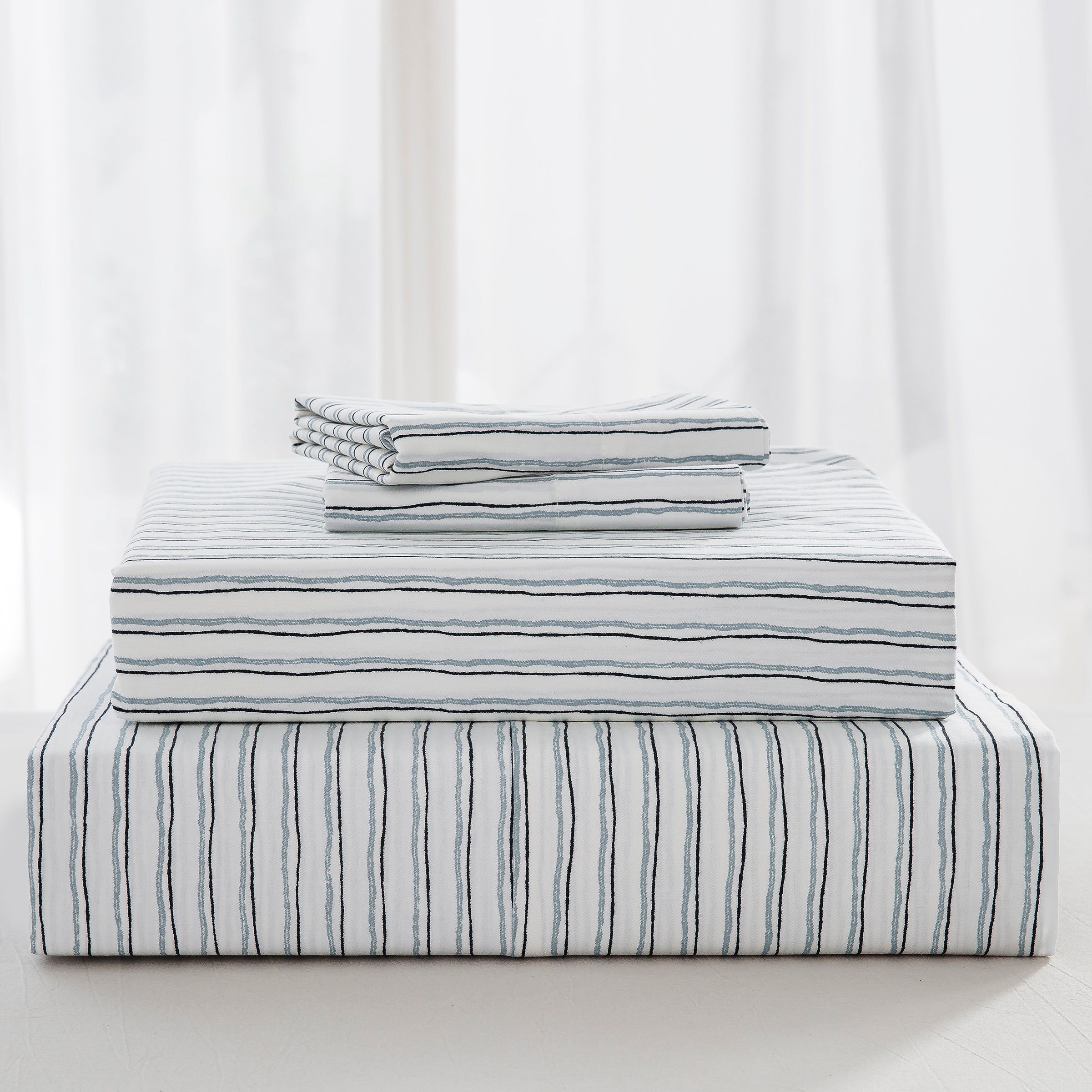 Complete bedding ensemble in hand-painted stripe print including flat sheet, fitted sheet, and coordinating pillowcases - DAUAOTO