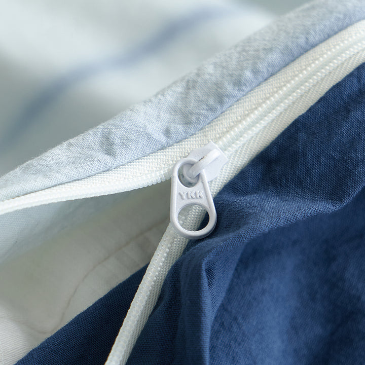 Seamless hidden zipper closure on the DAUAOTO Artisan Grid 100% cotton botanical tie-dye duvet cover.