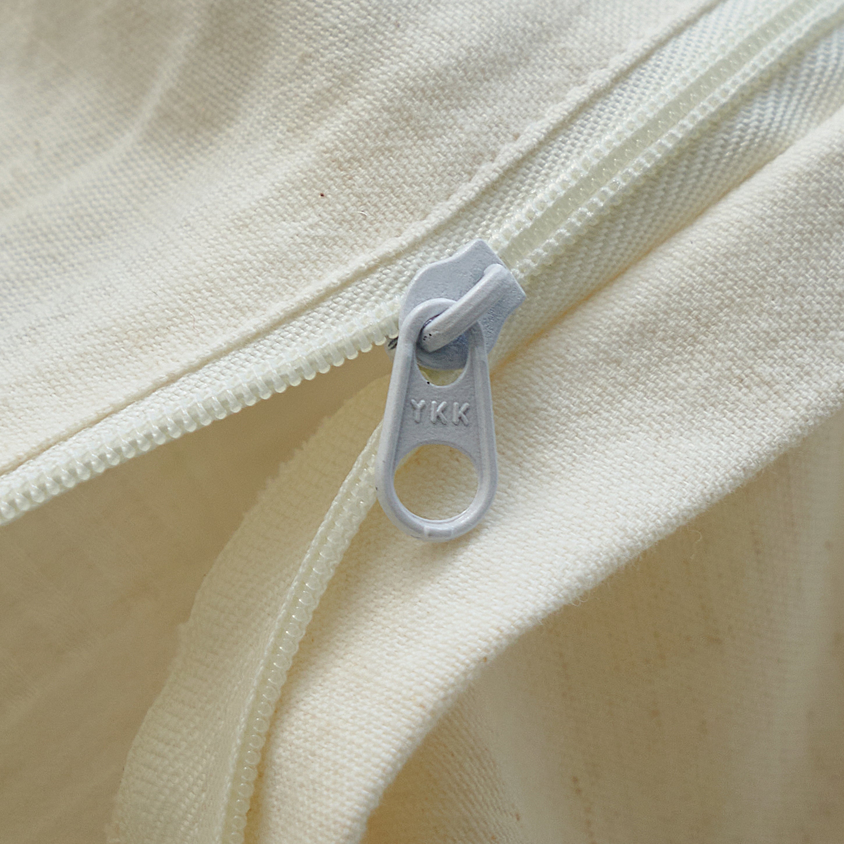 Concealed zipper closure on the Aveline linen-cotton duvet cover.