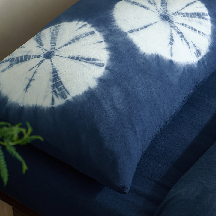 Close-up of the DAUAOTO Indigo Bloom tie-dye pillowcase made from premium 100% pure breathable cotton.