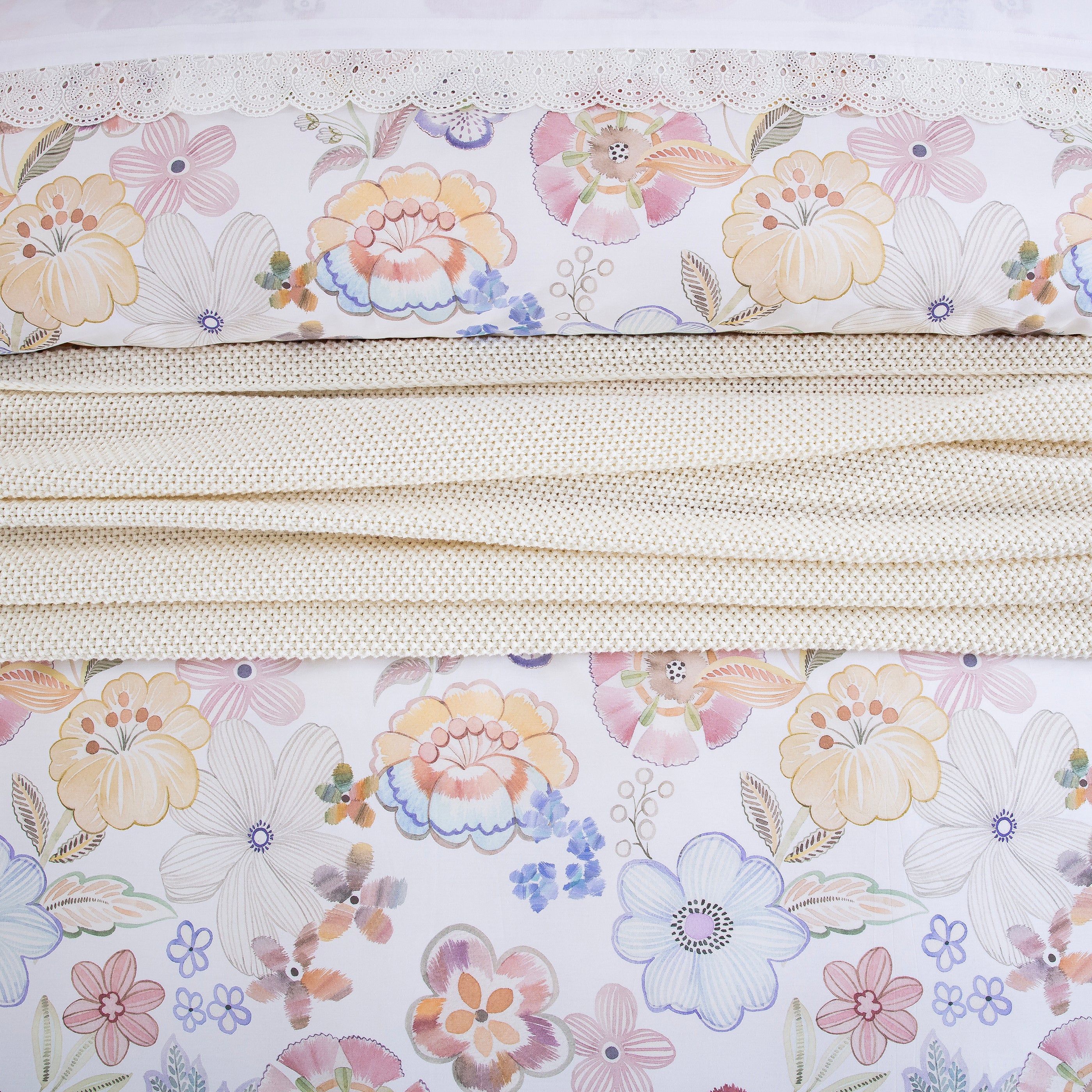 Neatly folded layers showcasing the DAUAOTO pastel blossom lightweight cotton floral duvet cover texture.