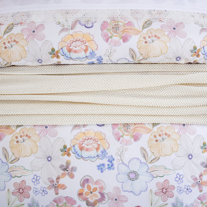 Neatly folded layers showcasing the DAUAOTO pastel blossom lightweight cotton floral duvet cover texture.