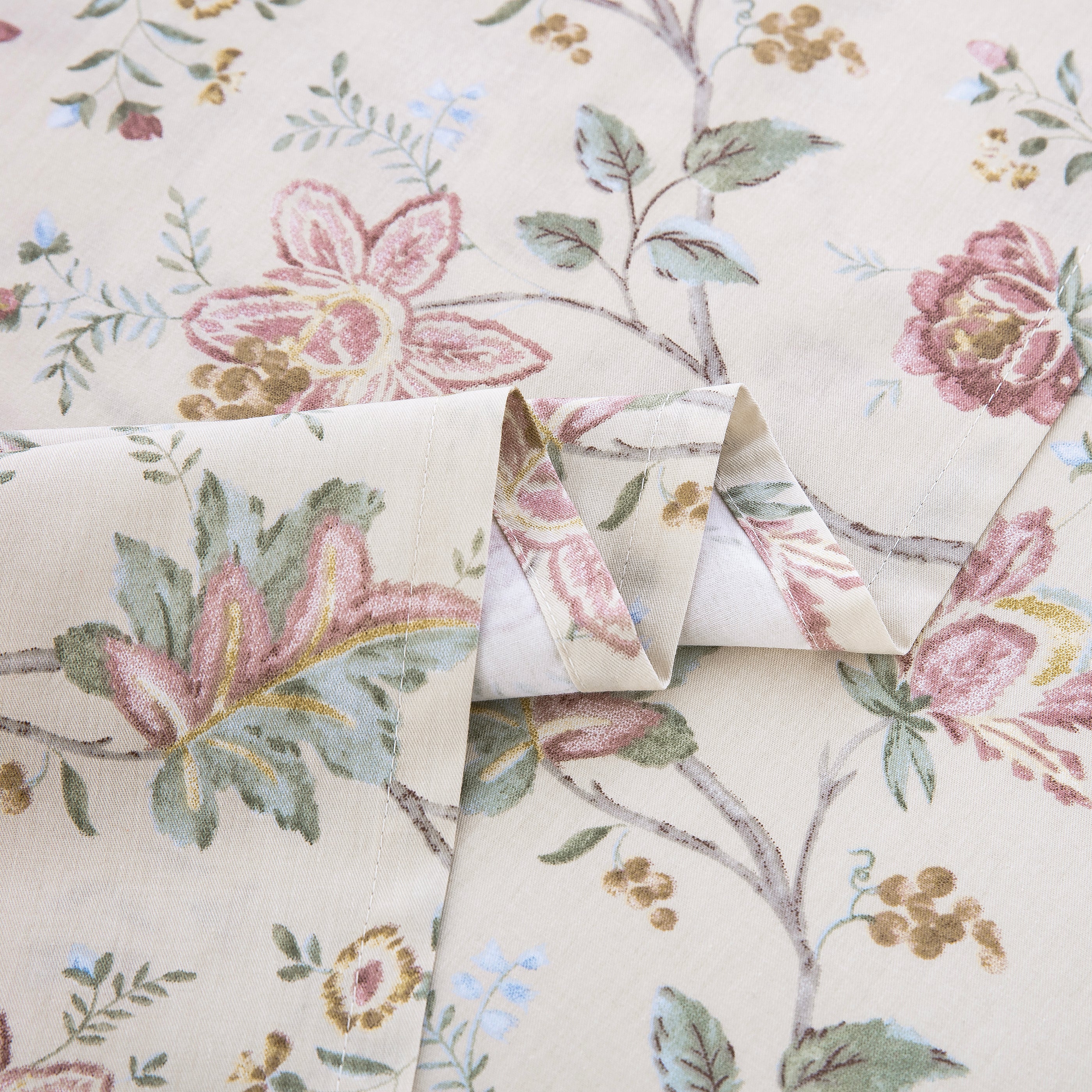 Close-up showing the elegant folded edges and vibrant print of the DAUAOTO French country antique rose cotton sheets.
