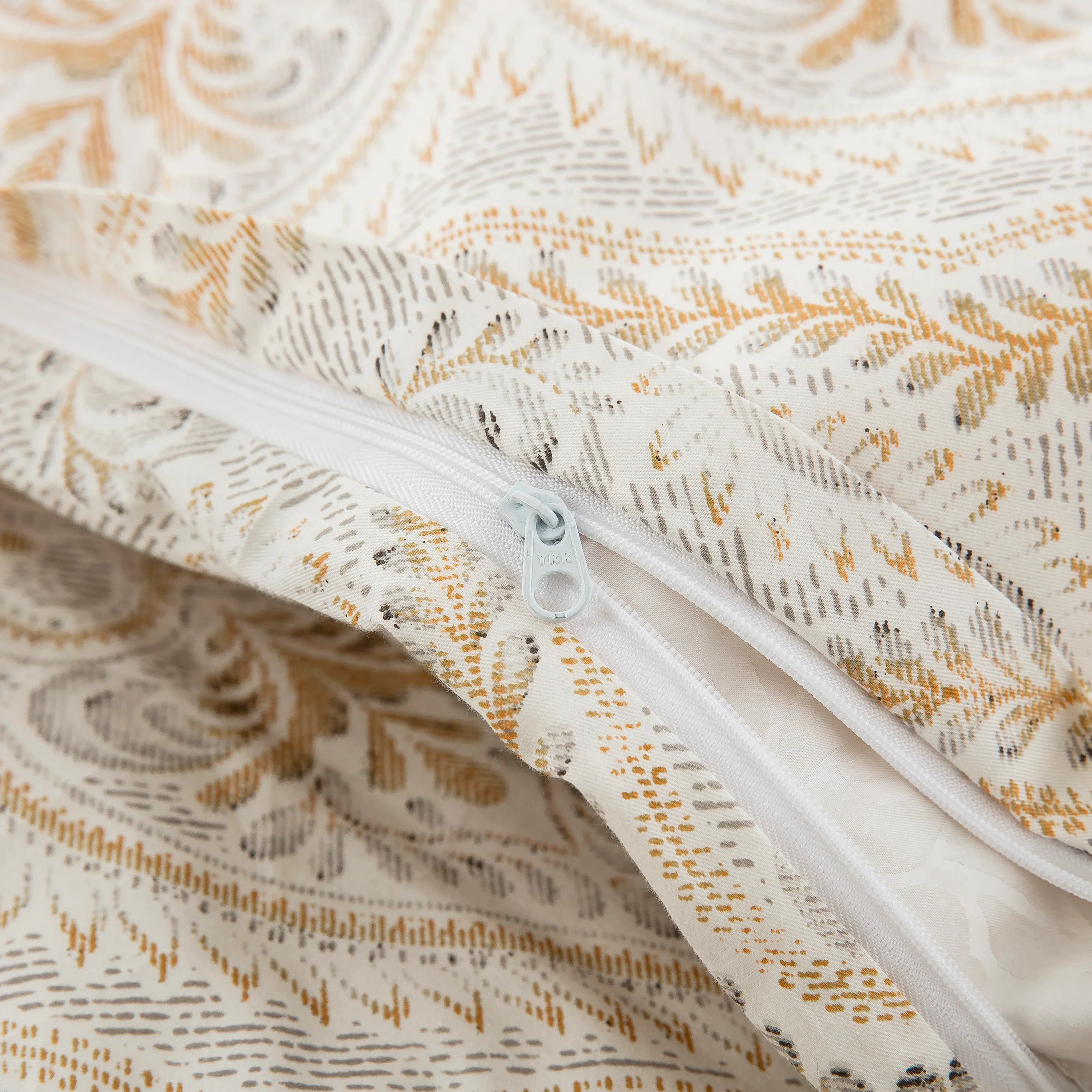 Discreet hidden zipper closure designed for effortless bedmaking on the neutral damask cotton duvet cover - DAUAOTO