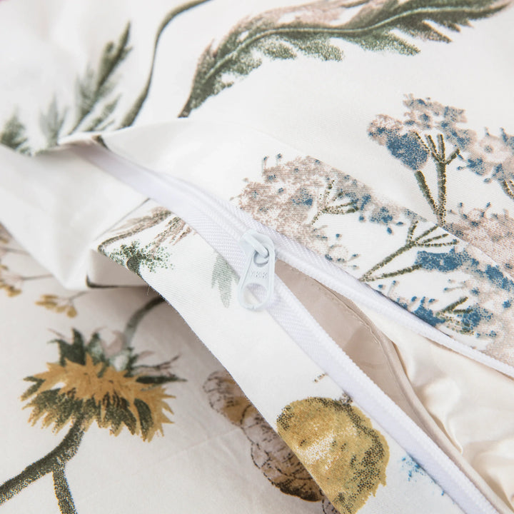 Ultra-long hidden zipper closure detail on the premium wildflower garden cotton duvet cover - DAUAOTO