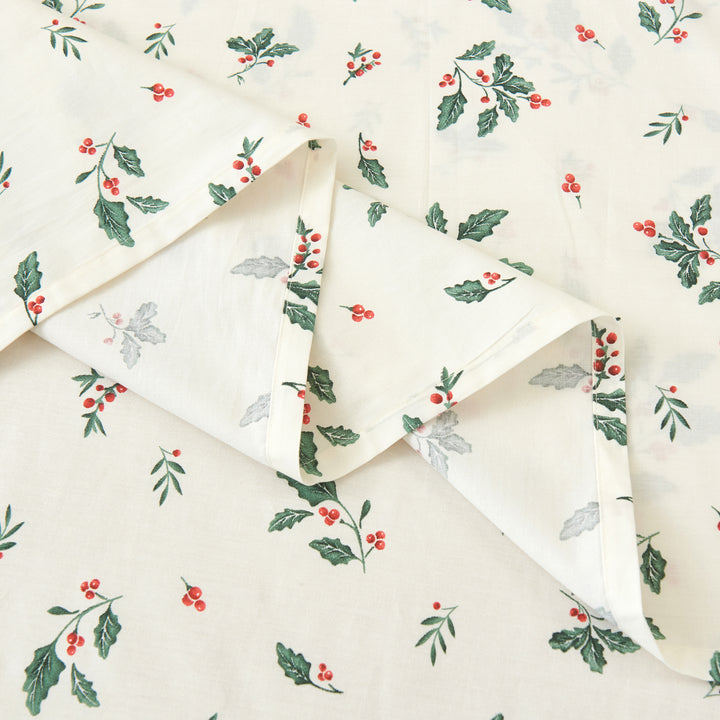 Close-up of the ultra-soft pure natural cotton fabric featuring green holly leaves and vibrant red berries - DAUAOTO