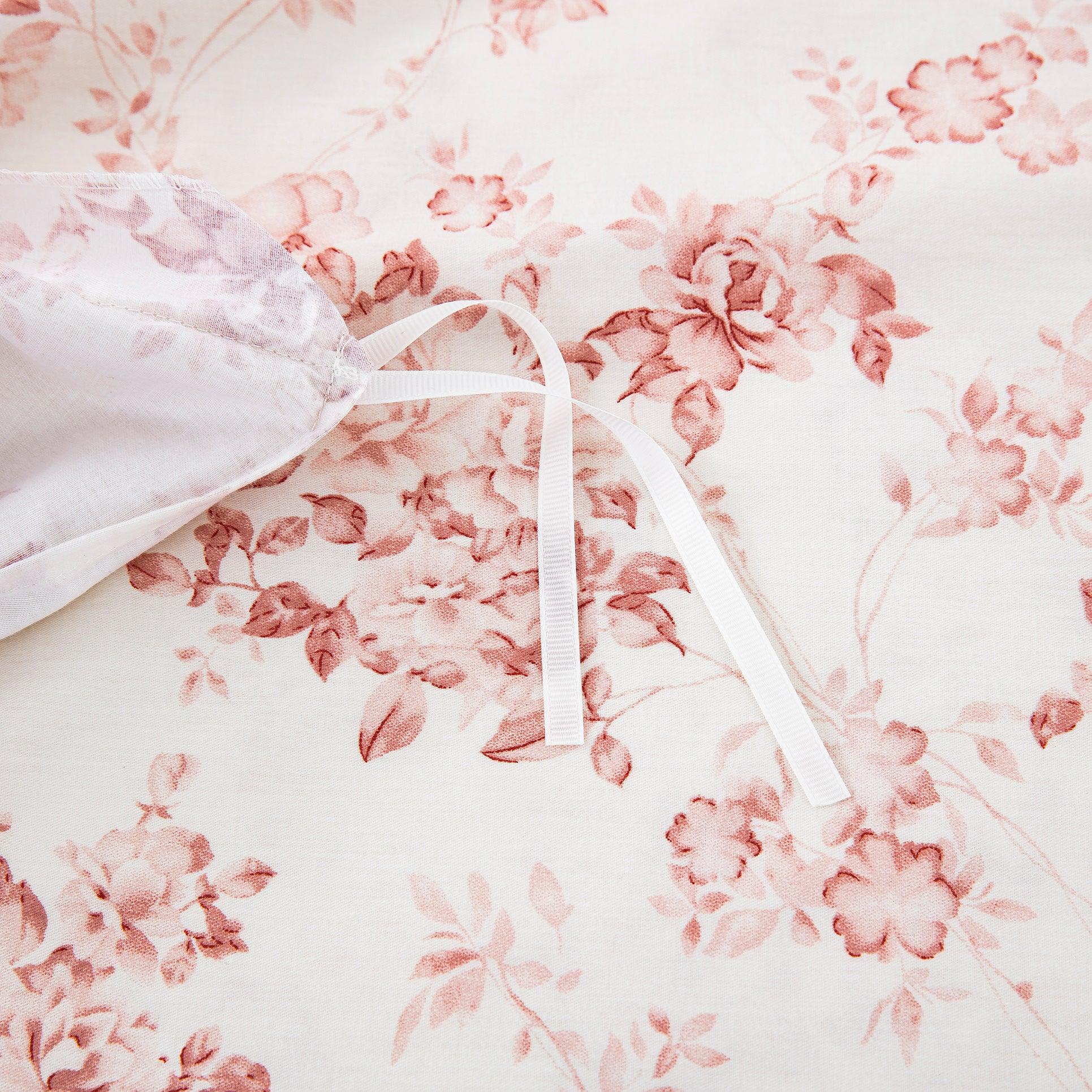Durable interior corner ties to keep the duvet insert perfectly anchored inside the romantic floral cotton cover - DAUAOTO
