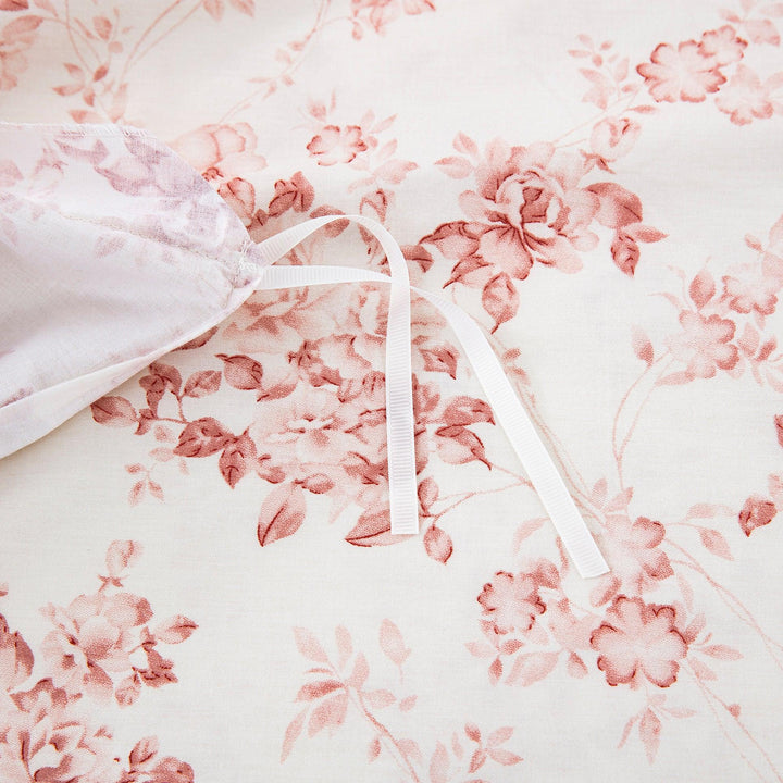 Durable interior corner ties to keep the duvet insert perfectly anchored inside the romantic floral cotton cover - DAUAOTO