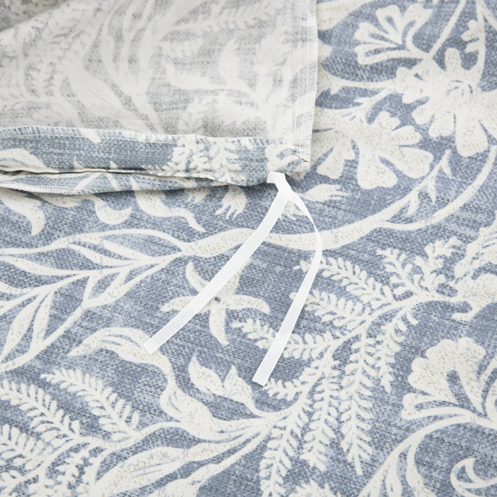 Robust interior corner ties to secure the duvet insert inside the vintage-inspired blue cotton bedding - DAUAOTO