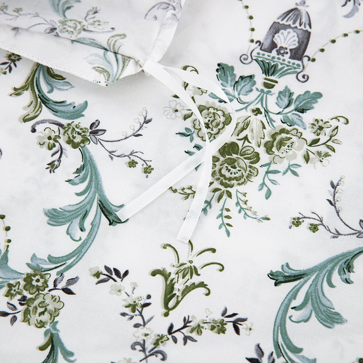 Robust interior corner ties to ensure a secure and snug fit for the duvet insert inside the cotton bedding - DAUAOTO
