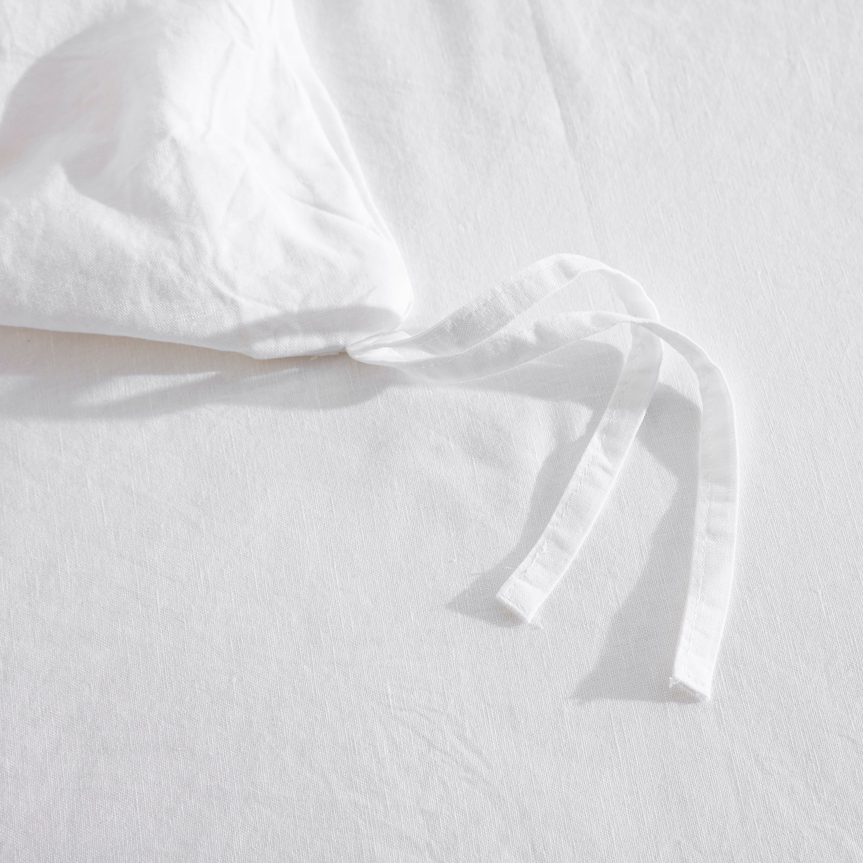 Four durable interior corner ties to keep the duvet insert secure and snug for hot sleepers - DAUAOTO