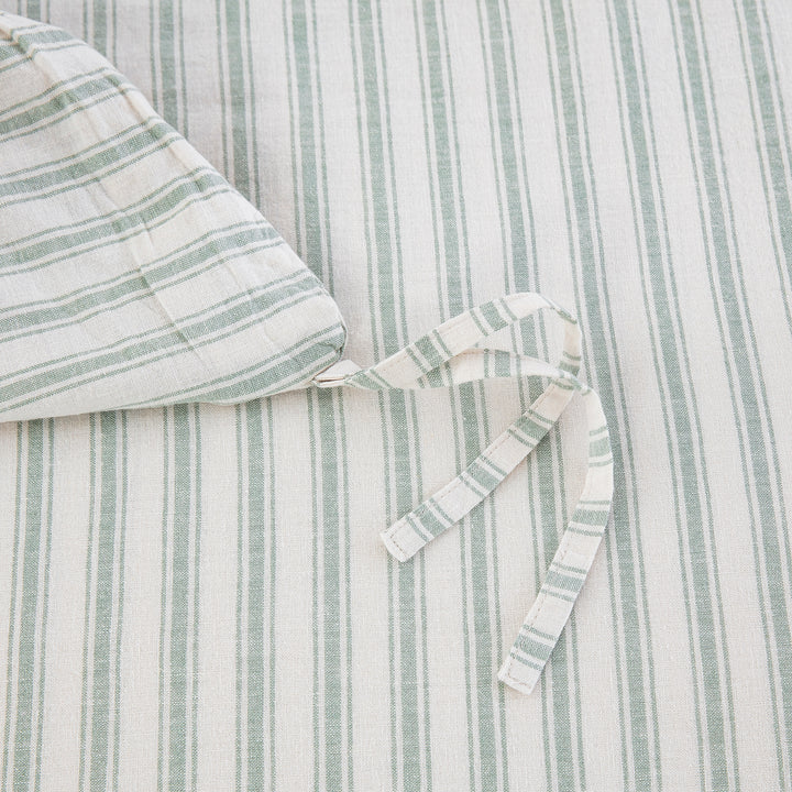Four durable interior corner ties to secure the duvet insert perfectly inside the breathable sage green linen cover - DAUAOTO