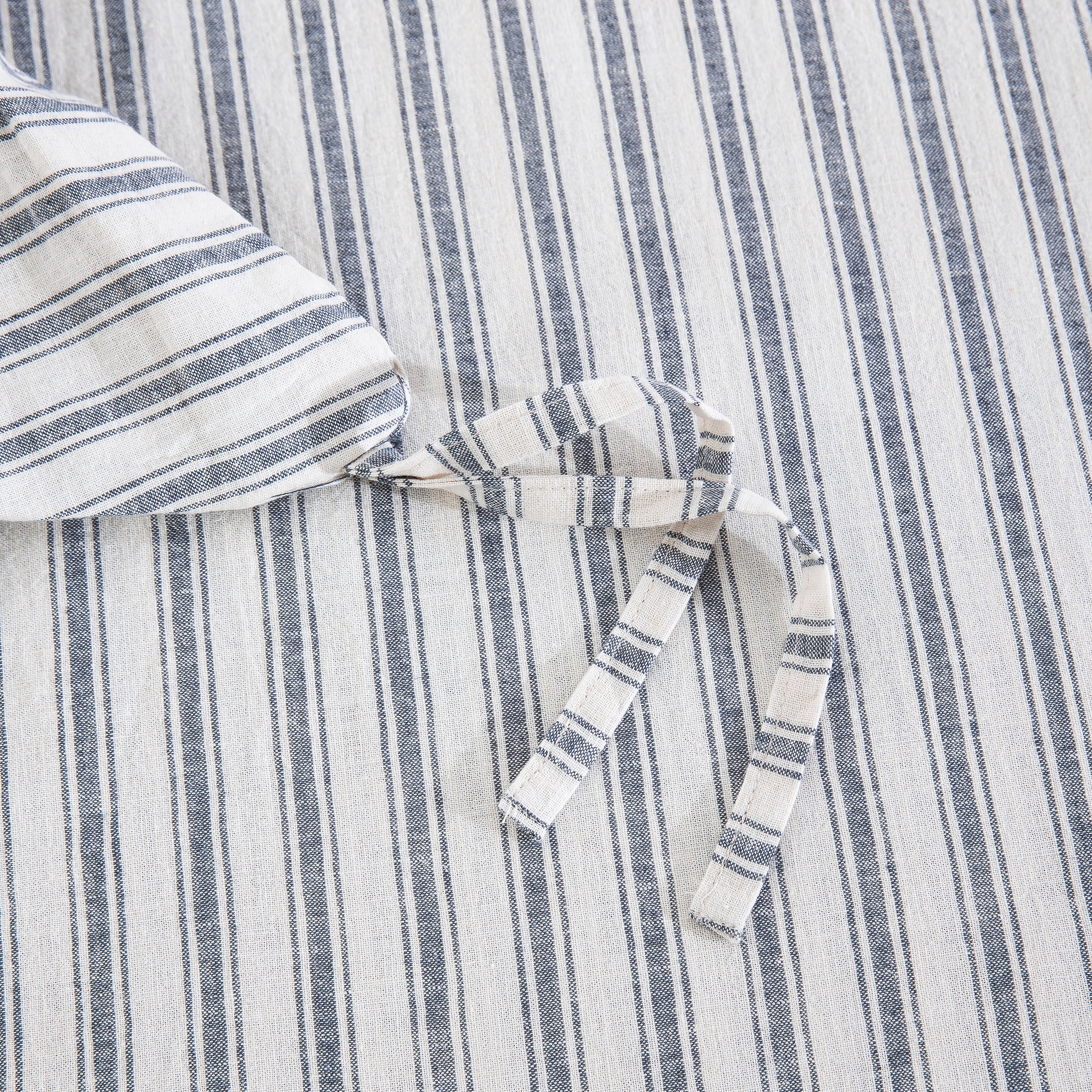 Four durable interior corner ties ensuring a secure and snug fit for the striped linen duvet insert - DAUAOTO