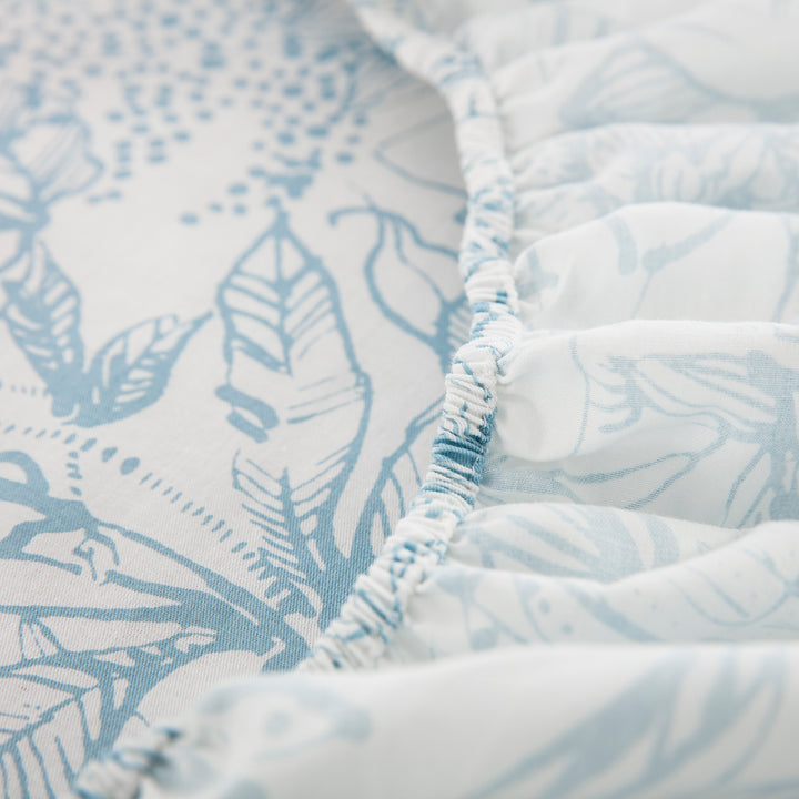 Fully elasticized light blue vine fitted sheet designed for a flawless snug fit on mattresses up to 14 inches deep - DAUAOTO