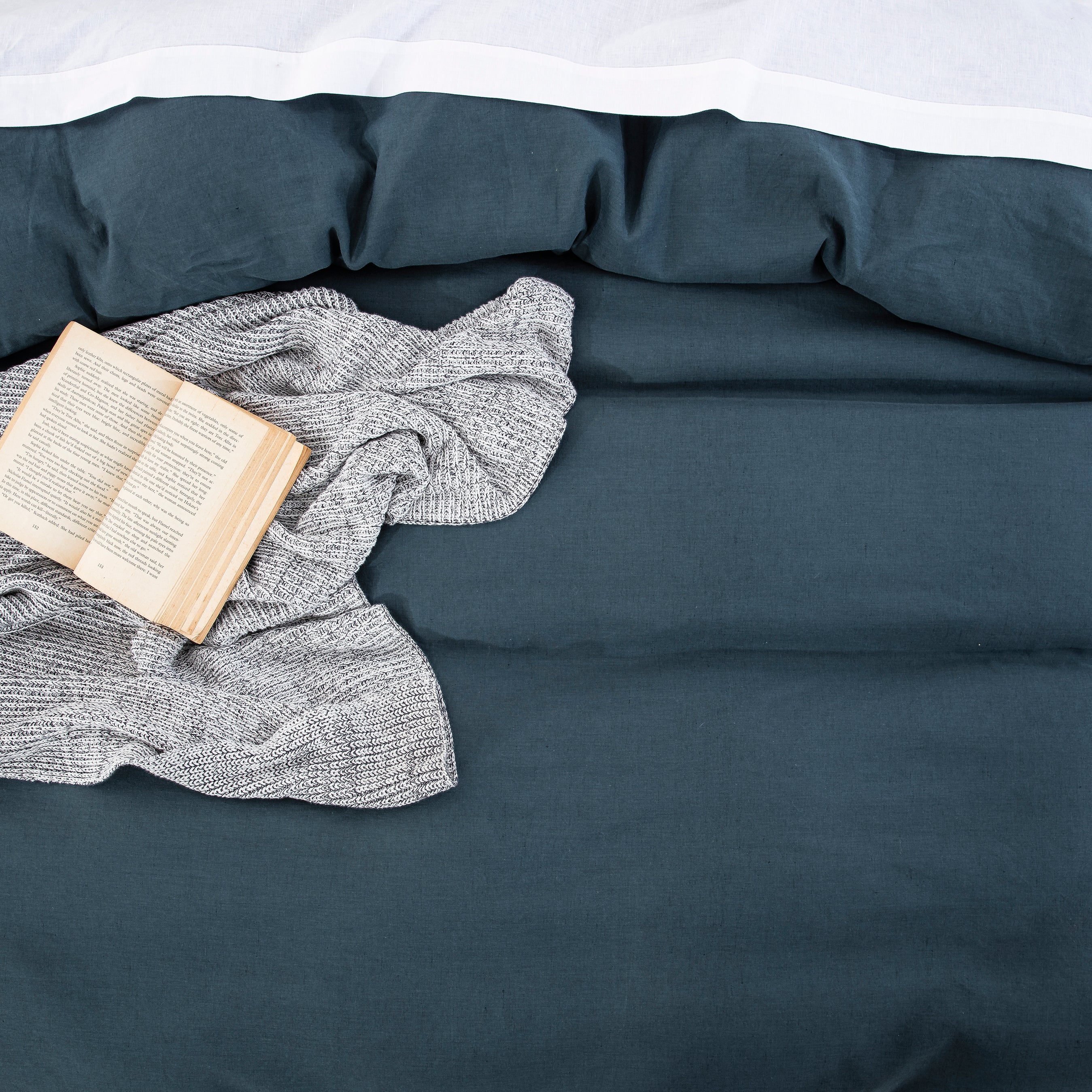 Breathable and rustic texture of midnight slate blue 55% European flax linen and 45% natural cotton - DAUAOTO