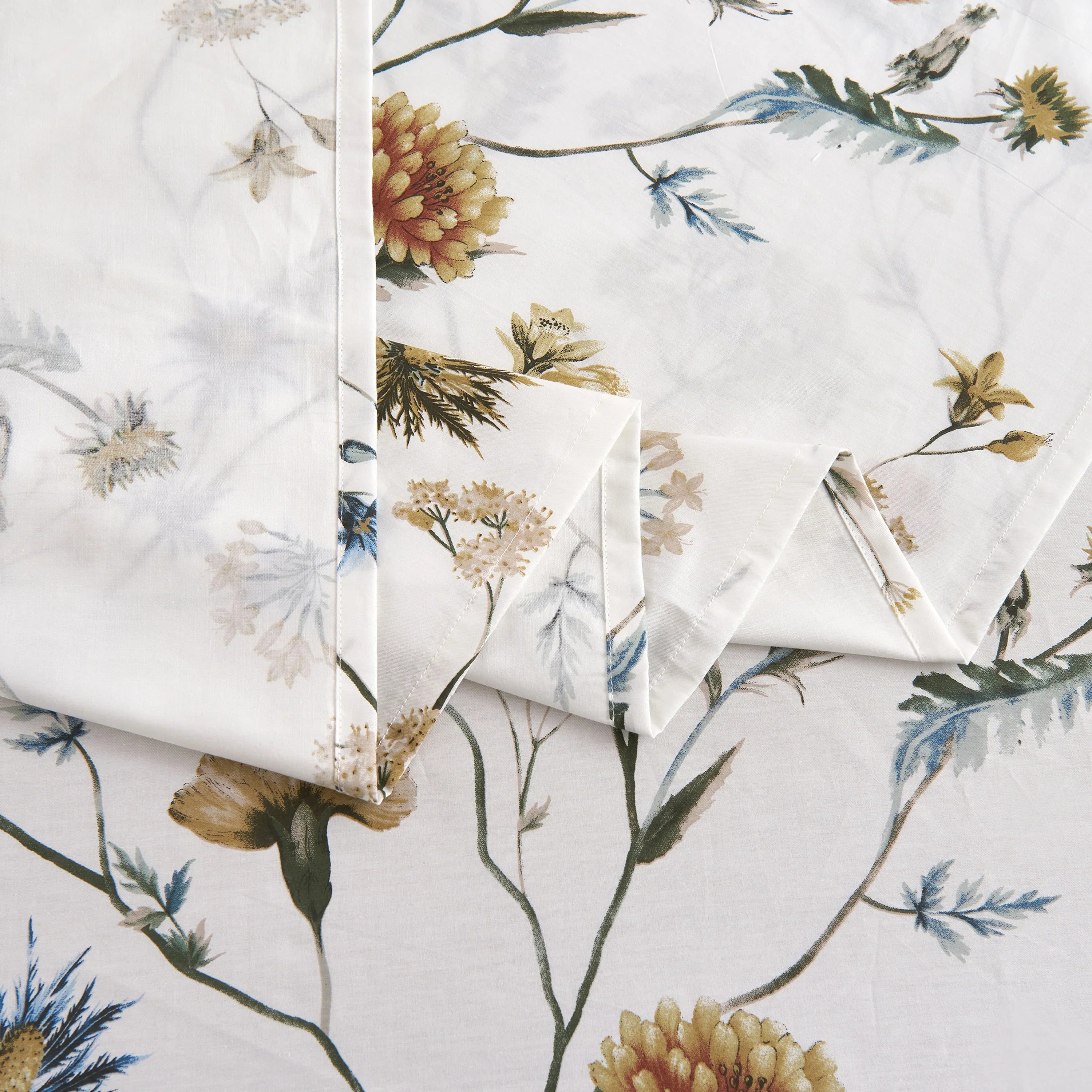 Close-up of the ultra-soft 100% pure natural cotton fabric showing the charming wildflower botanical print - DAUAOTO