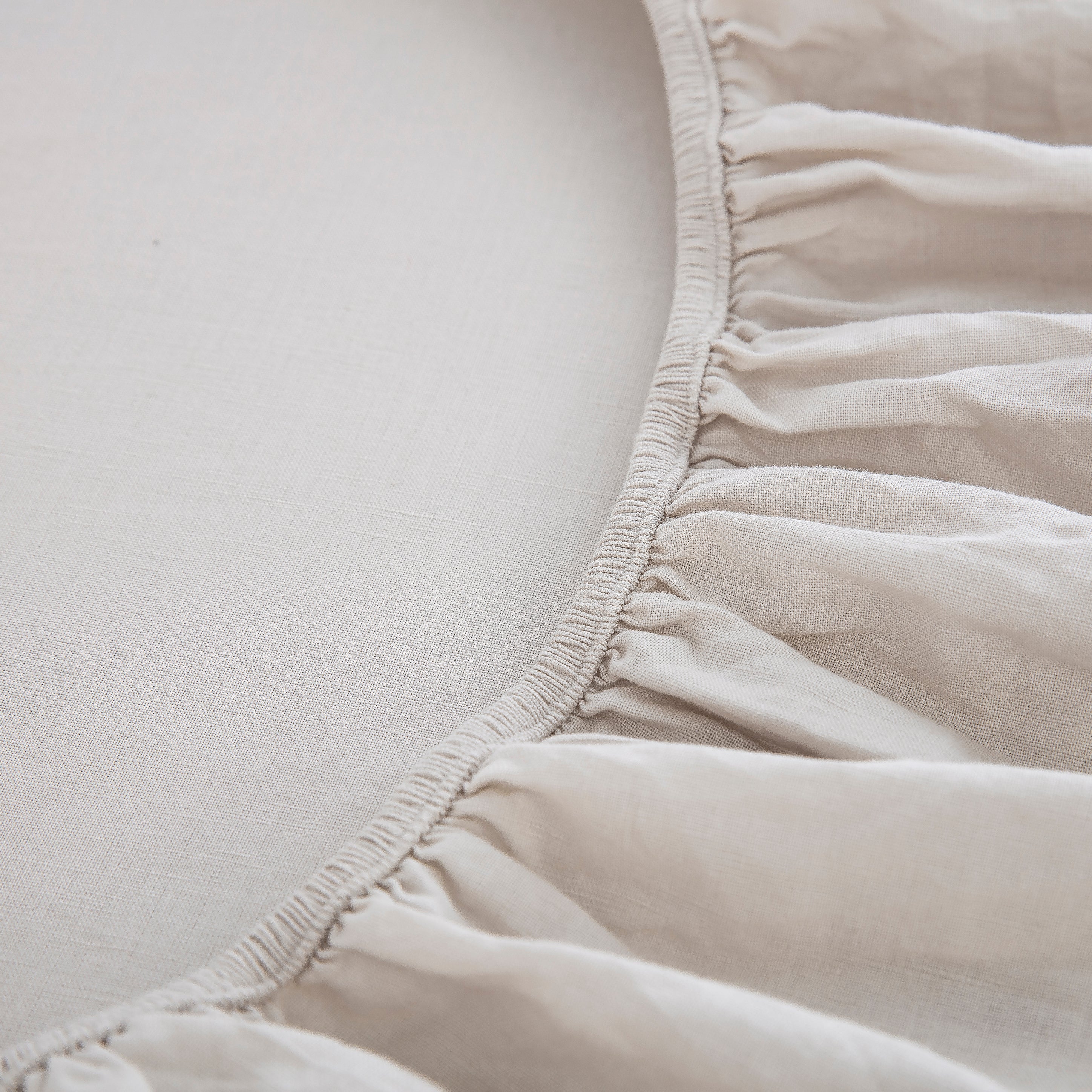Fully elasticized natural oatmeal fitted sheet with durable full-wrap stretch fitting mattresses up to 14-16 inches deep - DAUAOTO