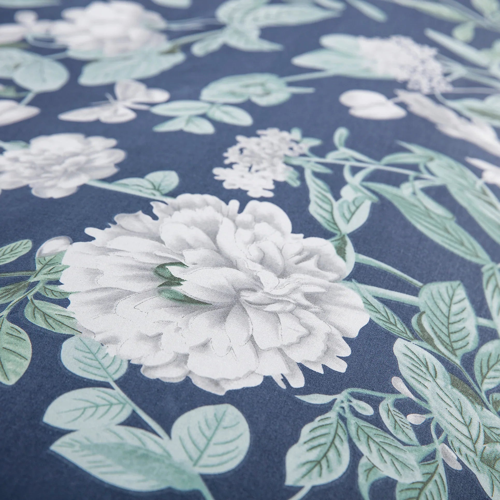 Close-up of classic vintage botanical flower print on rich navy blue cotton duvet cover - DAUAOTO