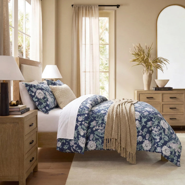 Serene bedroom sanctuary featuring high-quality navy and white floral pure cotton bedding - DAUAOTO