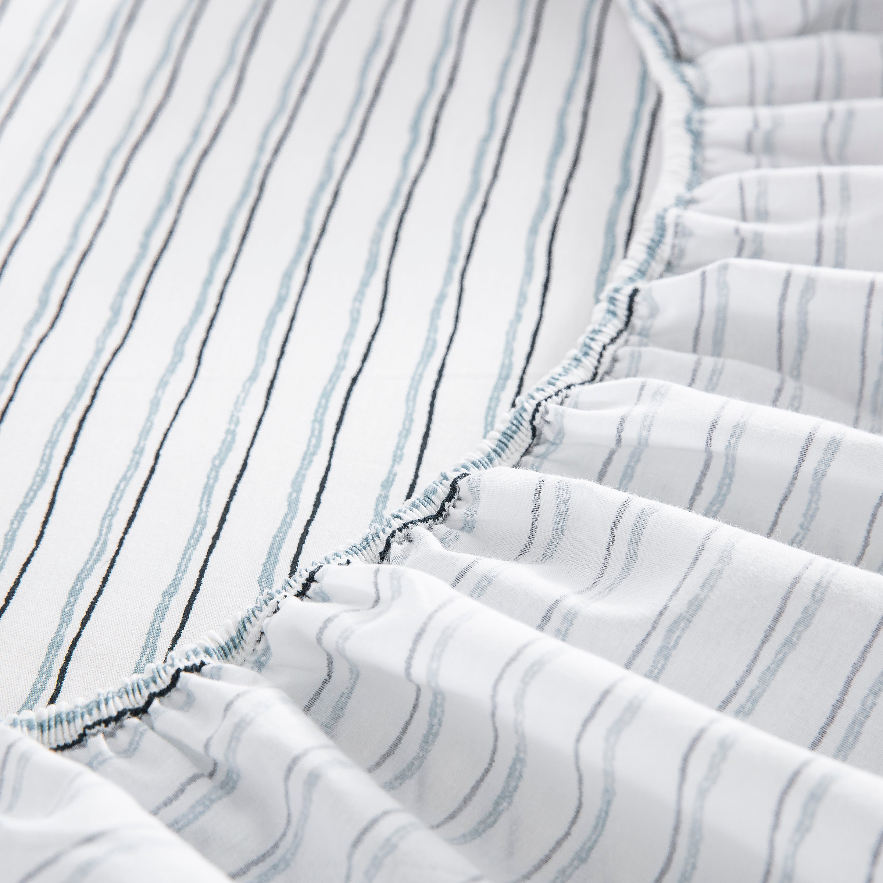 Fully elasticized hand-painted stripe fitted sheet with durable stretch for mattresses up to 14 inches deep - DAUAOTO