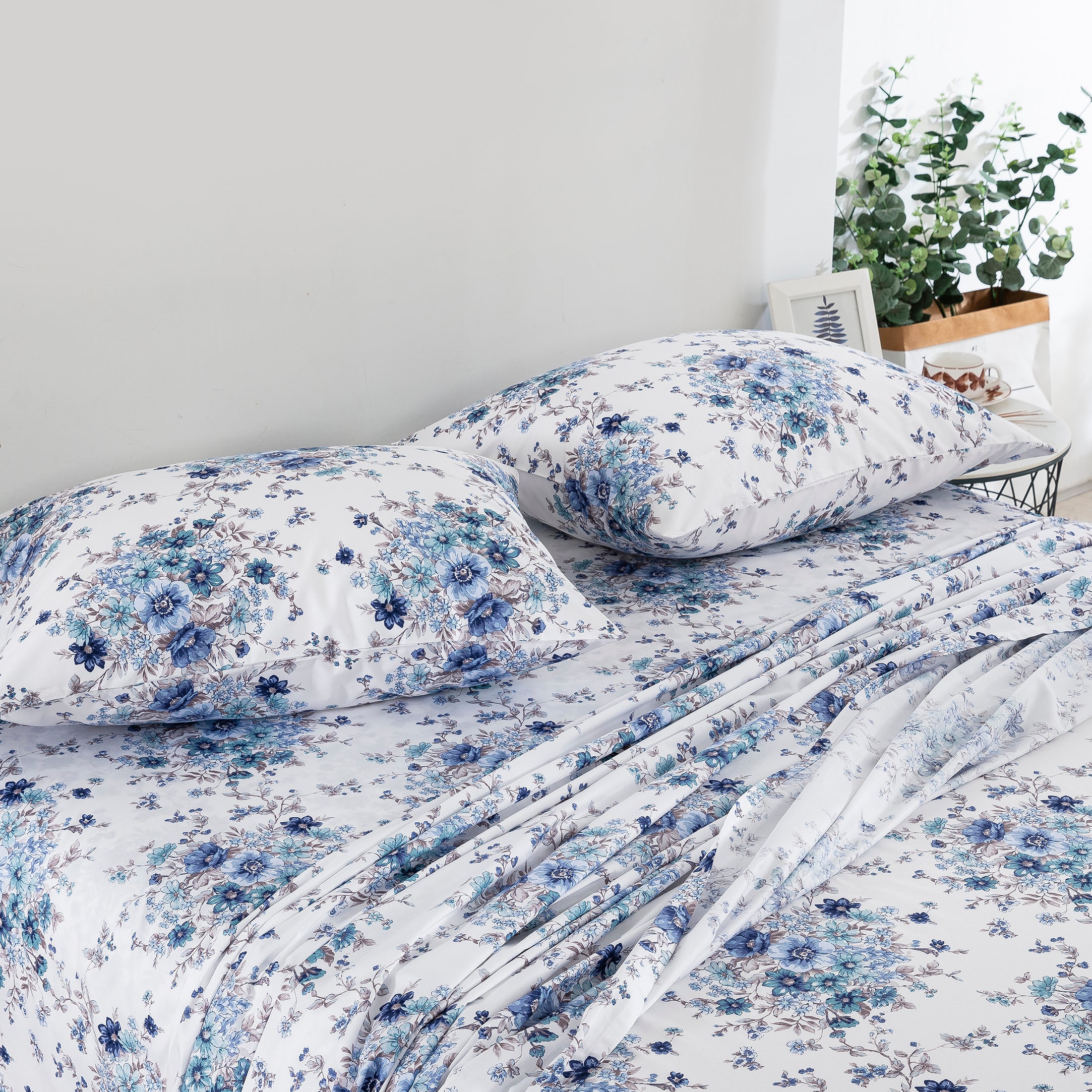 Cozy coastal retreat styled with the soothing blue vintage floral print cotton bed sheets for a tranquil sleep space - DAUAOTO