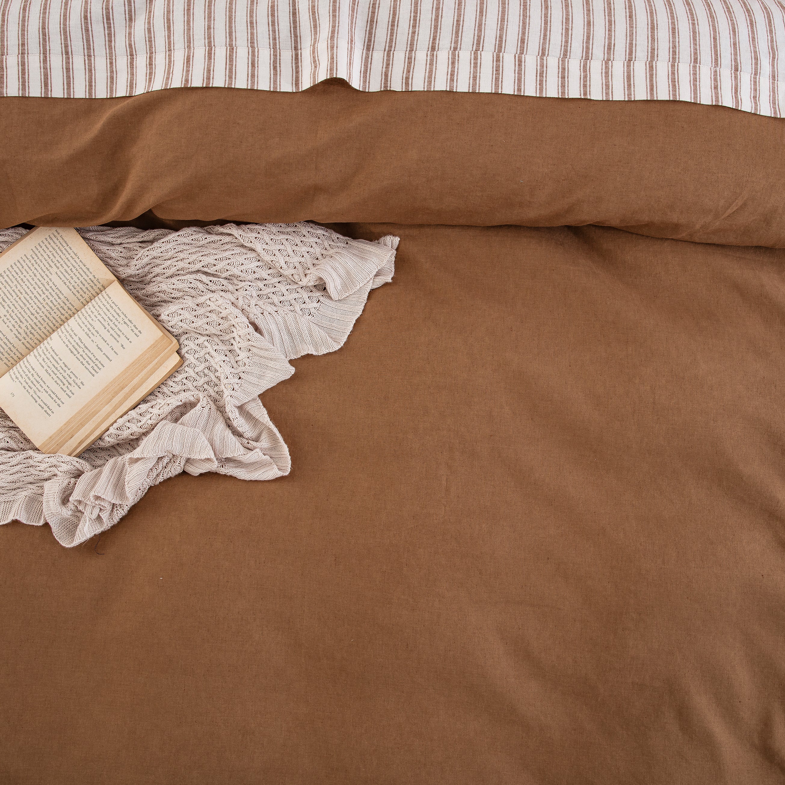 Relaxed luxury layering with the coveted lived-in feel of a highly breathable prewashed cognac brown linen duvet cover - DAUAOTO