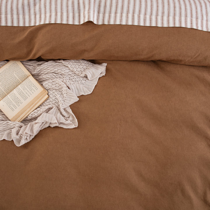 Relaxed luxury layering with the coveted lived-in feel of a highly breathable prewashed cognac brown linen duvet cover - DAUAOTO