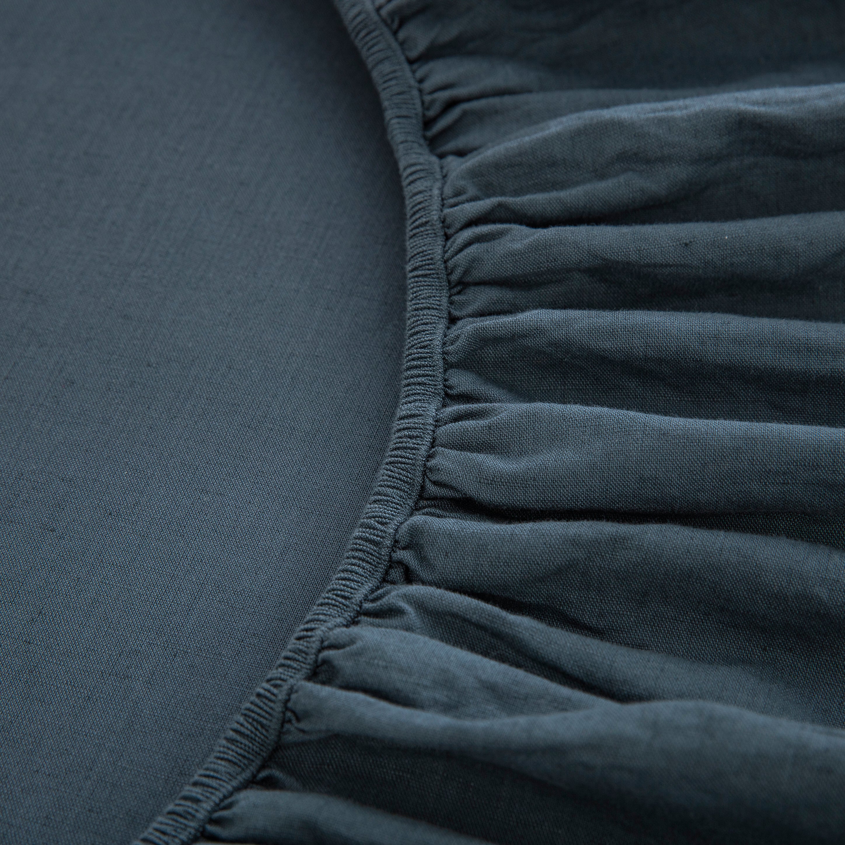 Fully elasticized midnight slate blue fitted sheet with durable full-wrap stretch fitting mattresses up to 14-16 inches deep - DAUAOTO