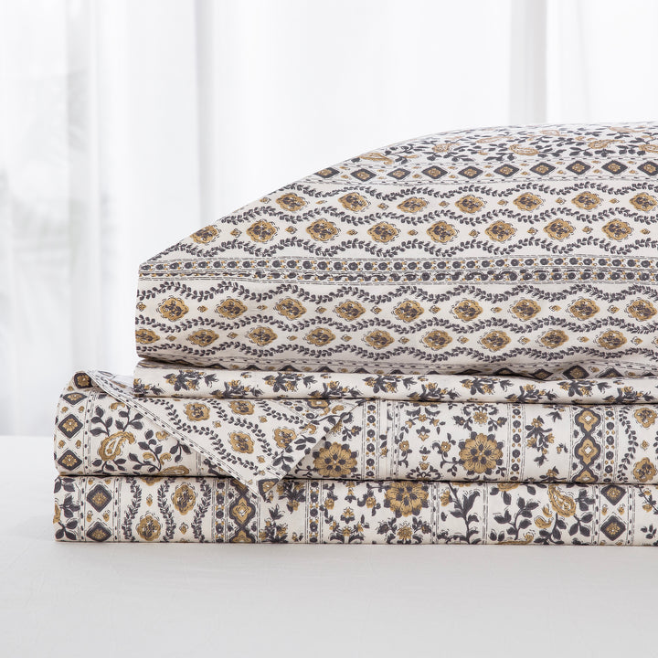 Neatly folded and stacked DAUAOTO vintage block print 100% cotton sheet set, showcasing the flat sheet, fitted sheet, and pillowcases.