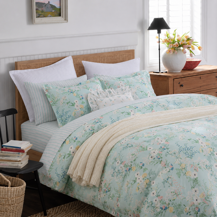 Angled view of the DAUAOTO mint breeze lightweight cotton duvet cover set in a sunlit summer bedroom.