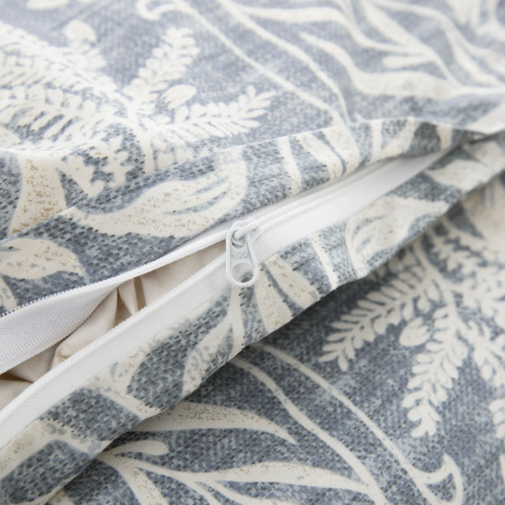 Super-long hidden zipper closure designed for effortless bedmaking on the dusty blue botanical cotton duvet cover - DAUAOTO
