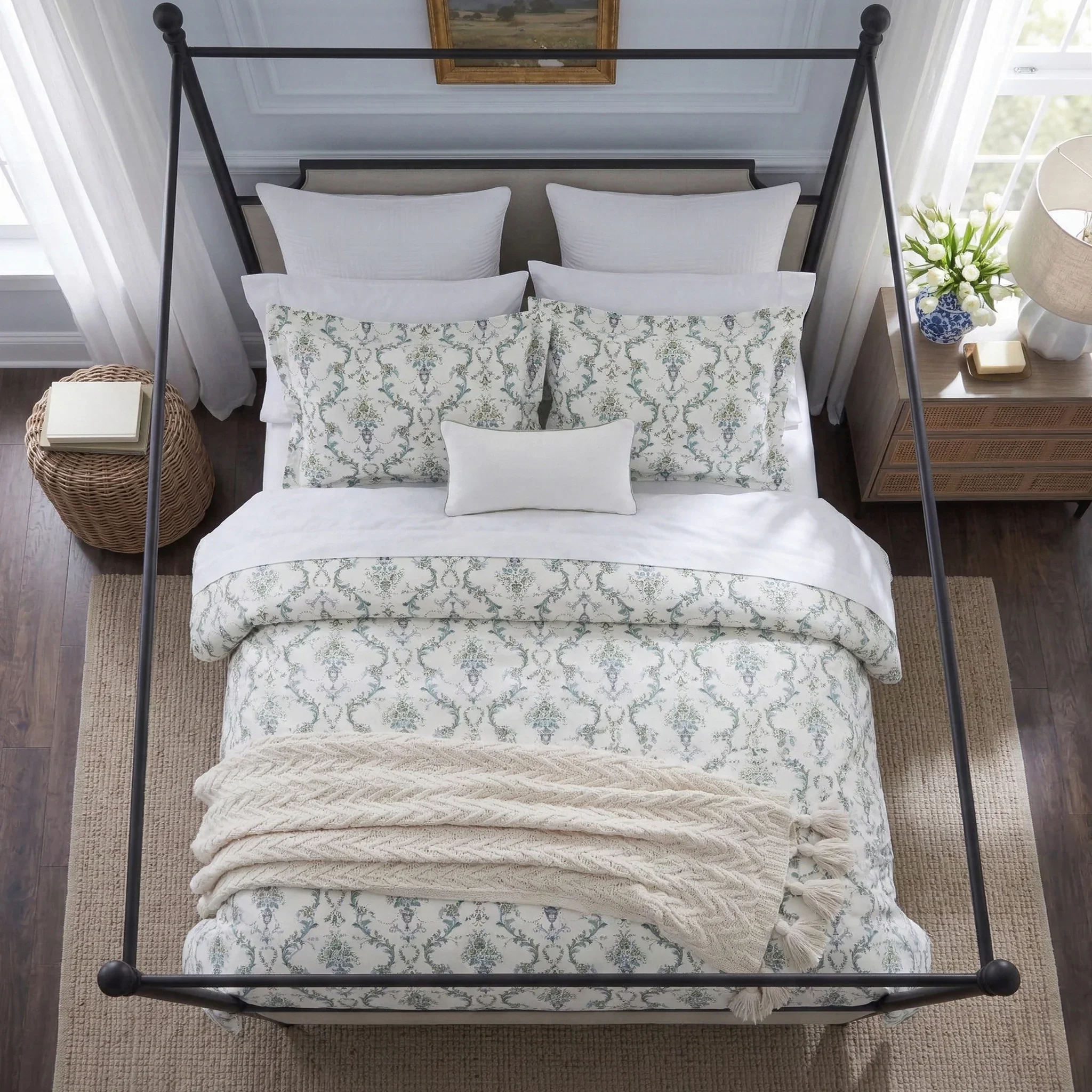 Top-down view of the serene and breathable 100% pure cotton botanical vine bedding set - DAUAOTO