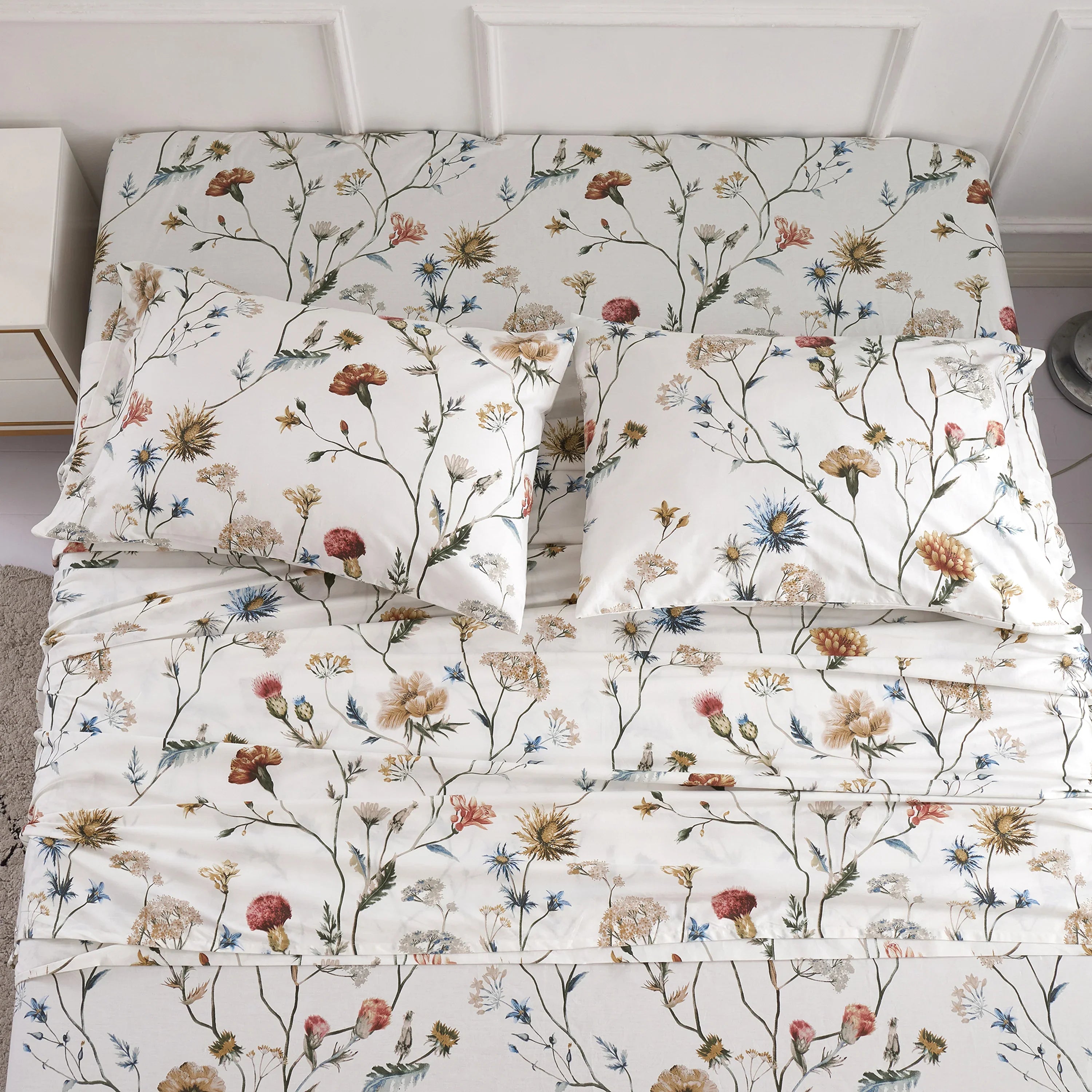 Top-down view of the cottagecore warmth multi-colored floral garden print pure cotton bed sheets - DAUAOTO