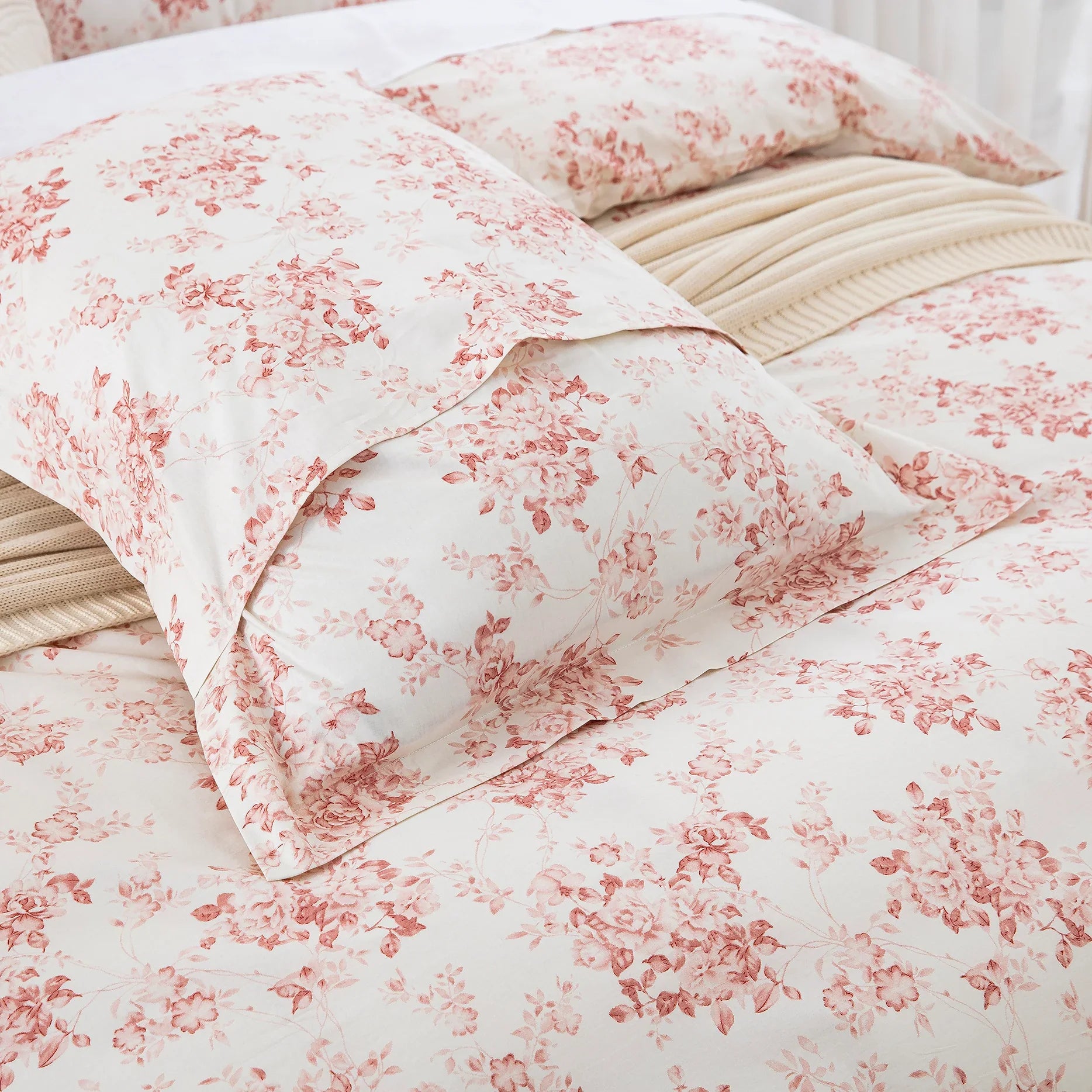 Matching pure cotton pillow shams featuring the delicately printed dusty pink and soft rose floral design - DAUAOTO
