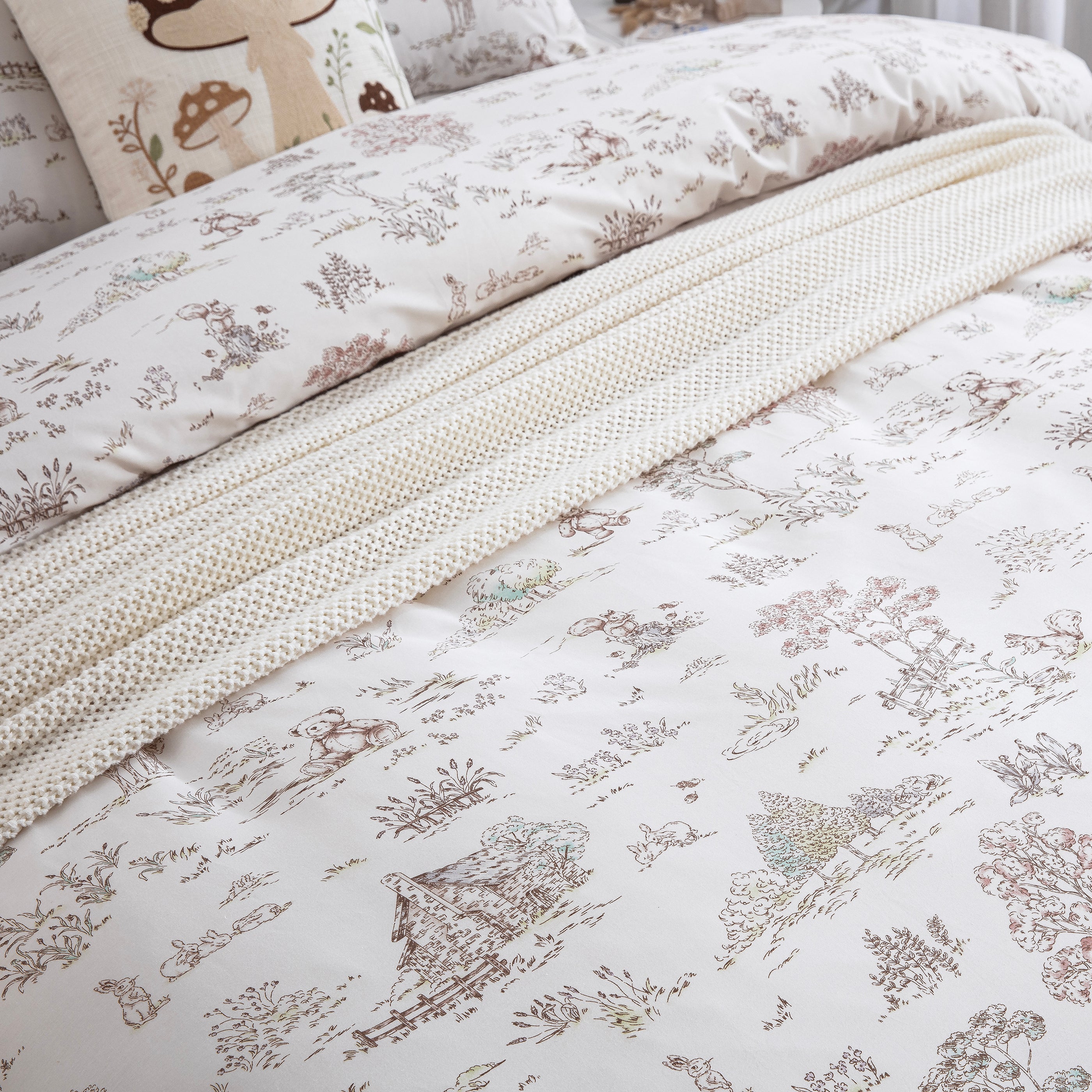 DAUAOTO woodland print lightweight cotton duvet cover layered elegantly with a cream knit throw blanket.