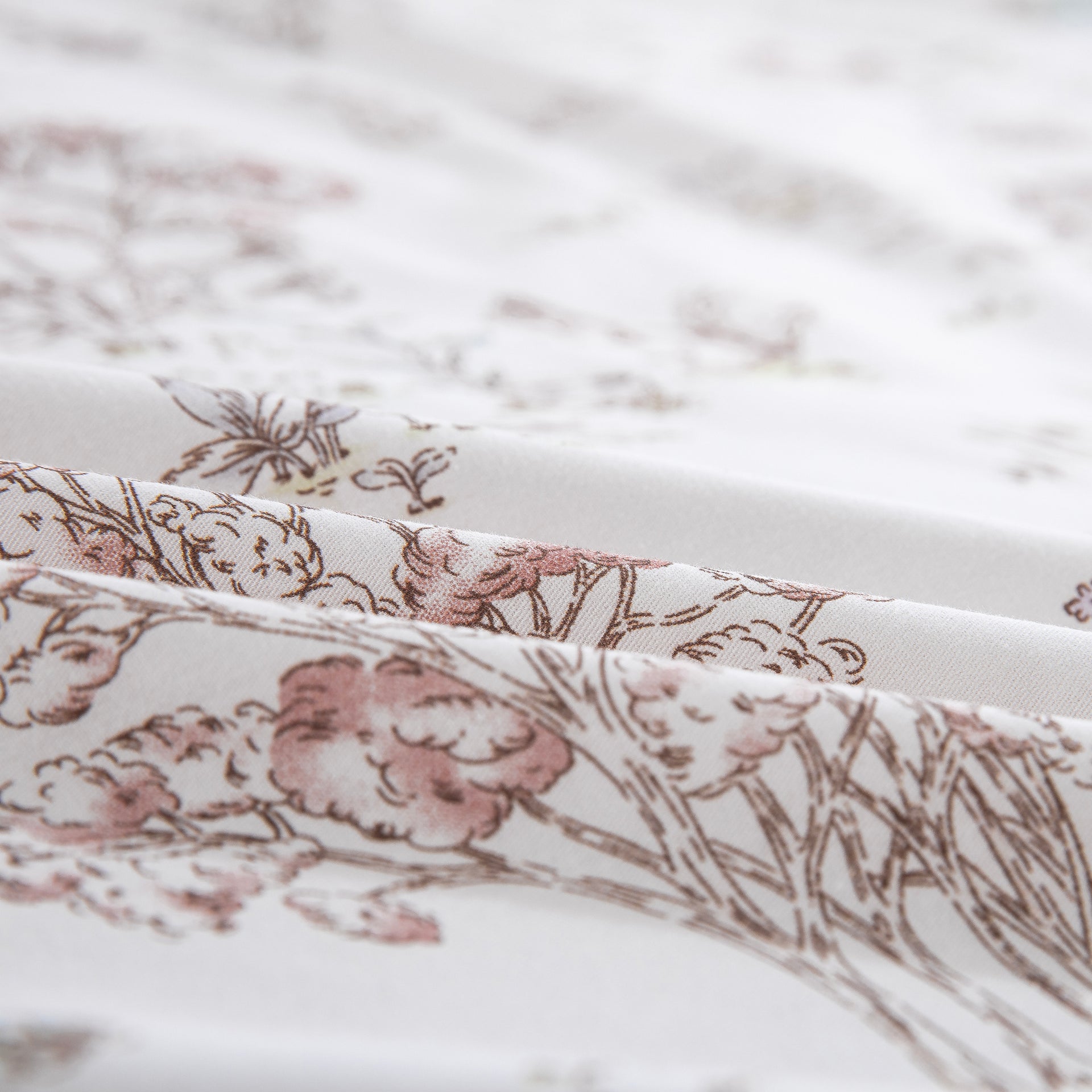 Close-up of the DAUAOTO lightweight cotton fabric featuring a vintage woodland print with bears and trees.