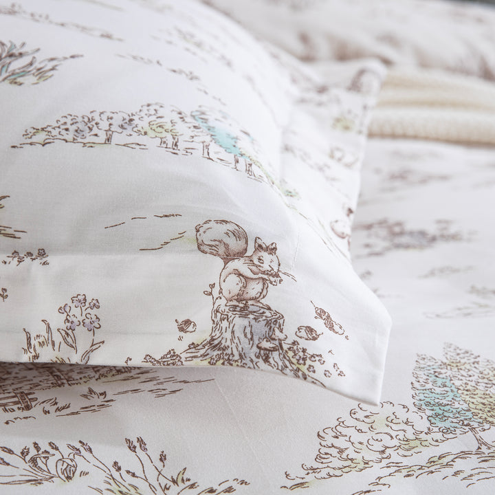 Detail of the DAUAOTO vintage woodland 100% cotton pillowcase resting softly on the matching duvet cover.